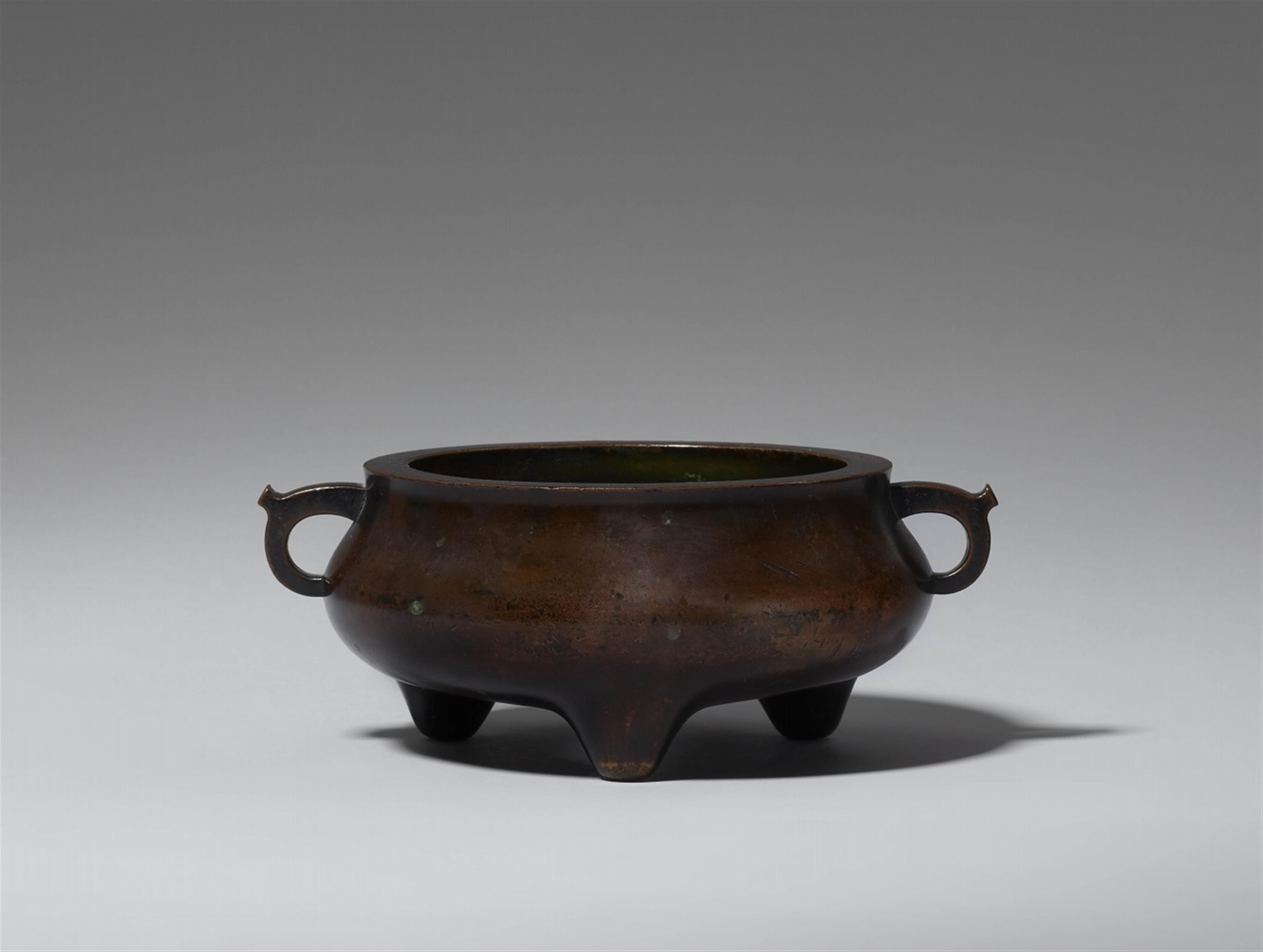 A bronze incense burner. Qing dynasty, 18th/19th century - image-1