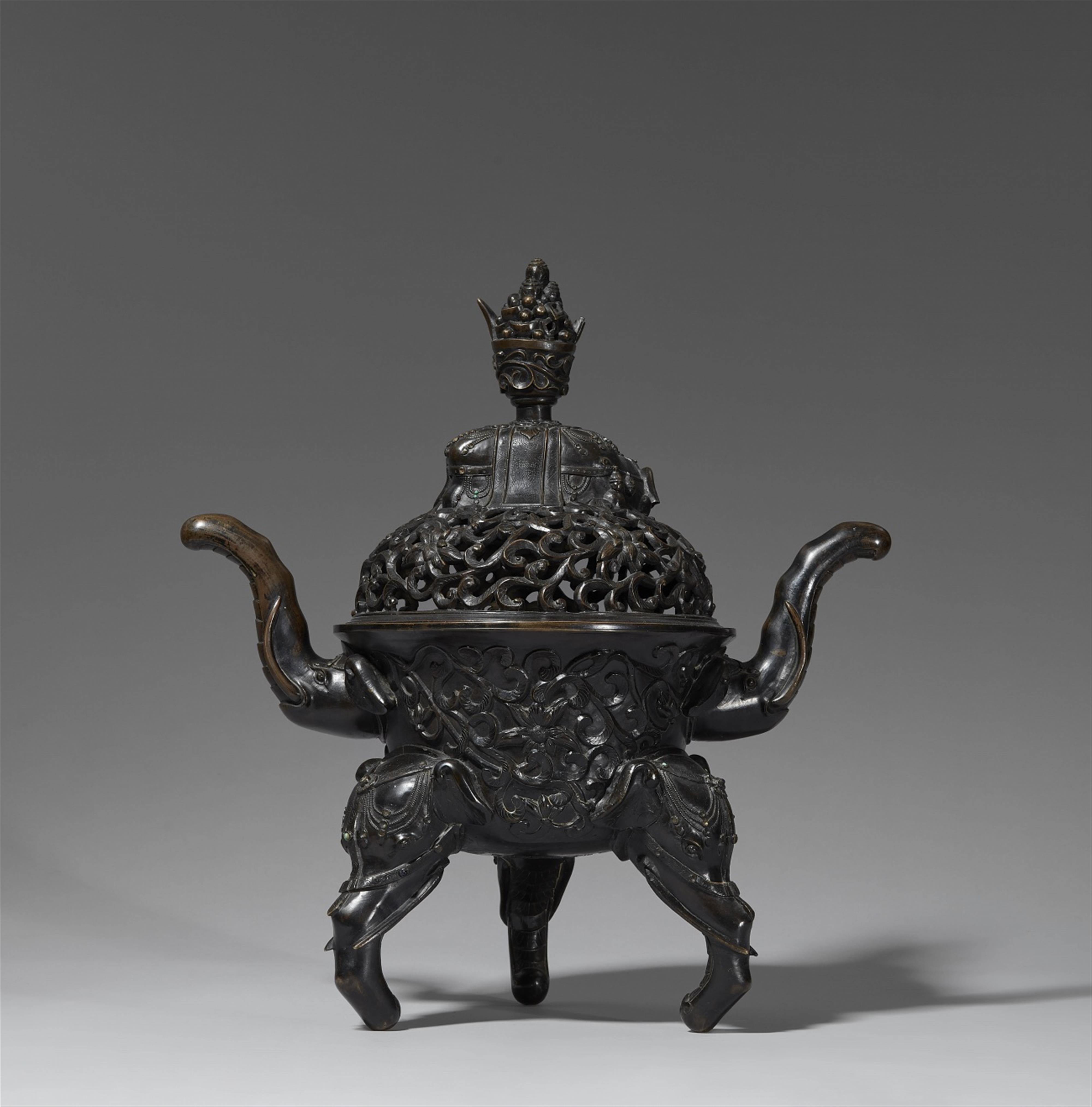 A very large a heavy five-elephant tripod incense burner. 19th century - image-2