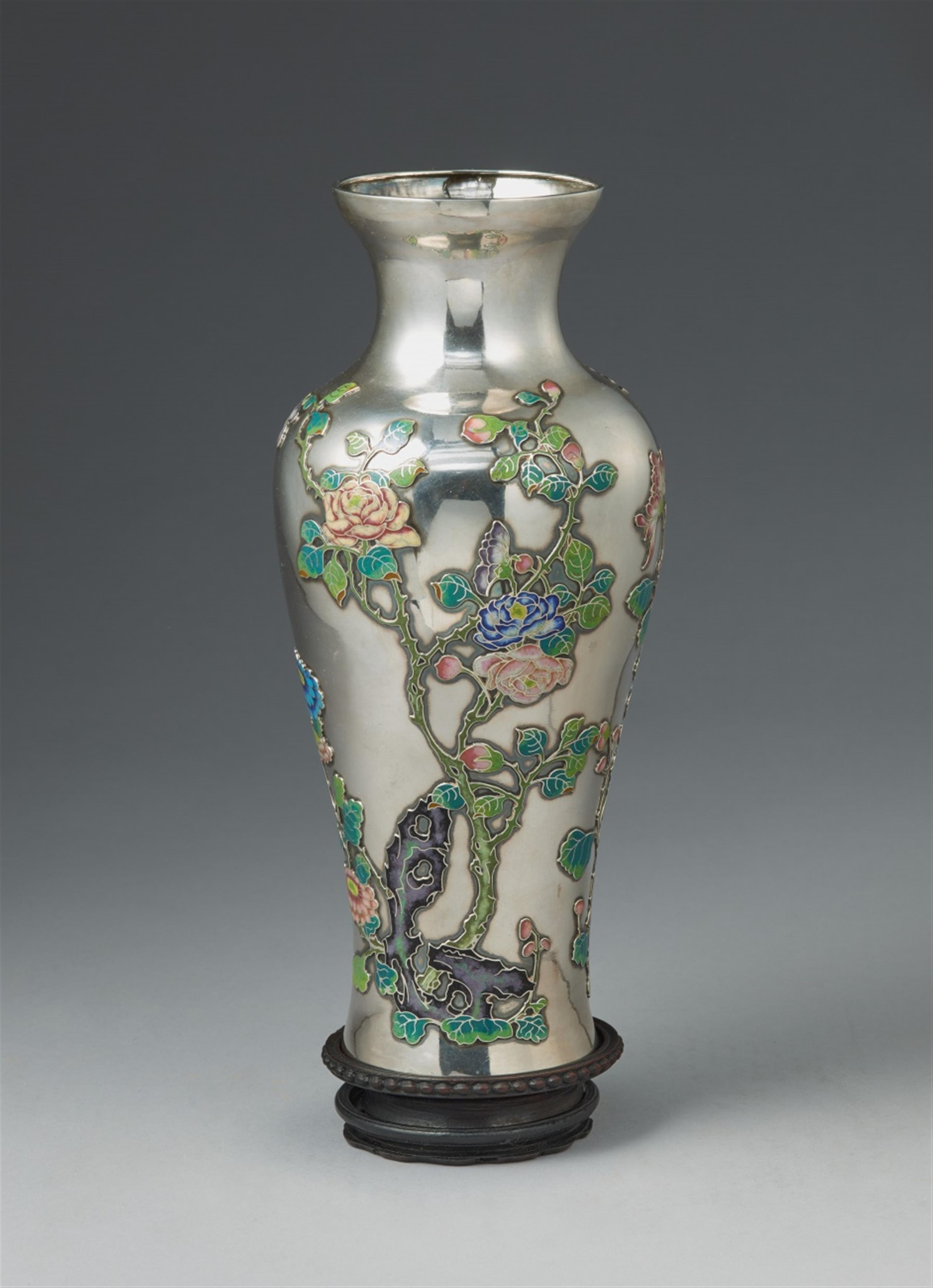 A silver vase with champlevé enamel. Early 20th century - image-2