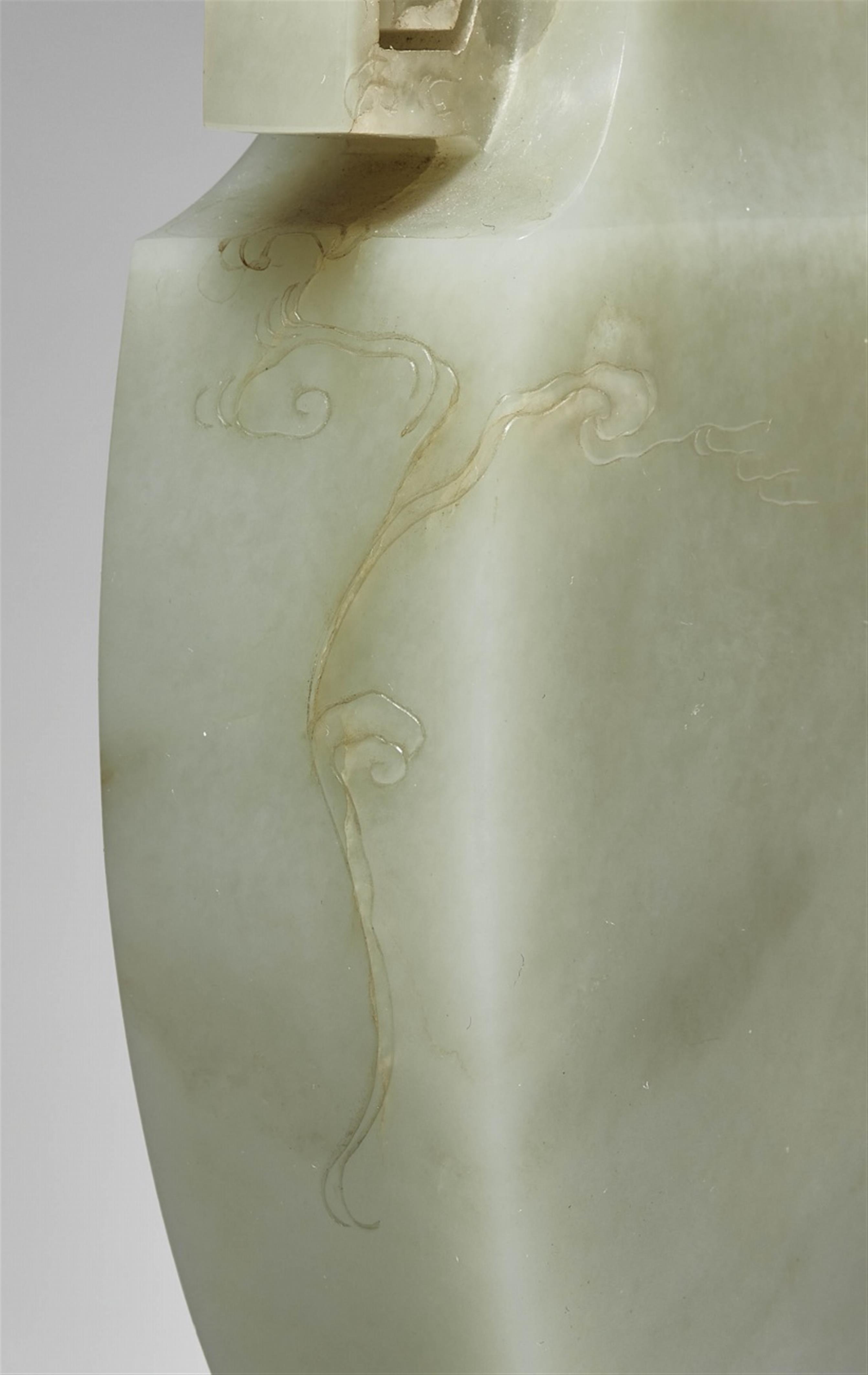 Vase. Helle seladonfarbene Jade. Qing-Zeit - image-2