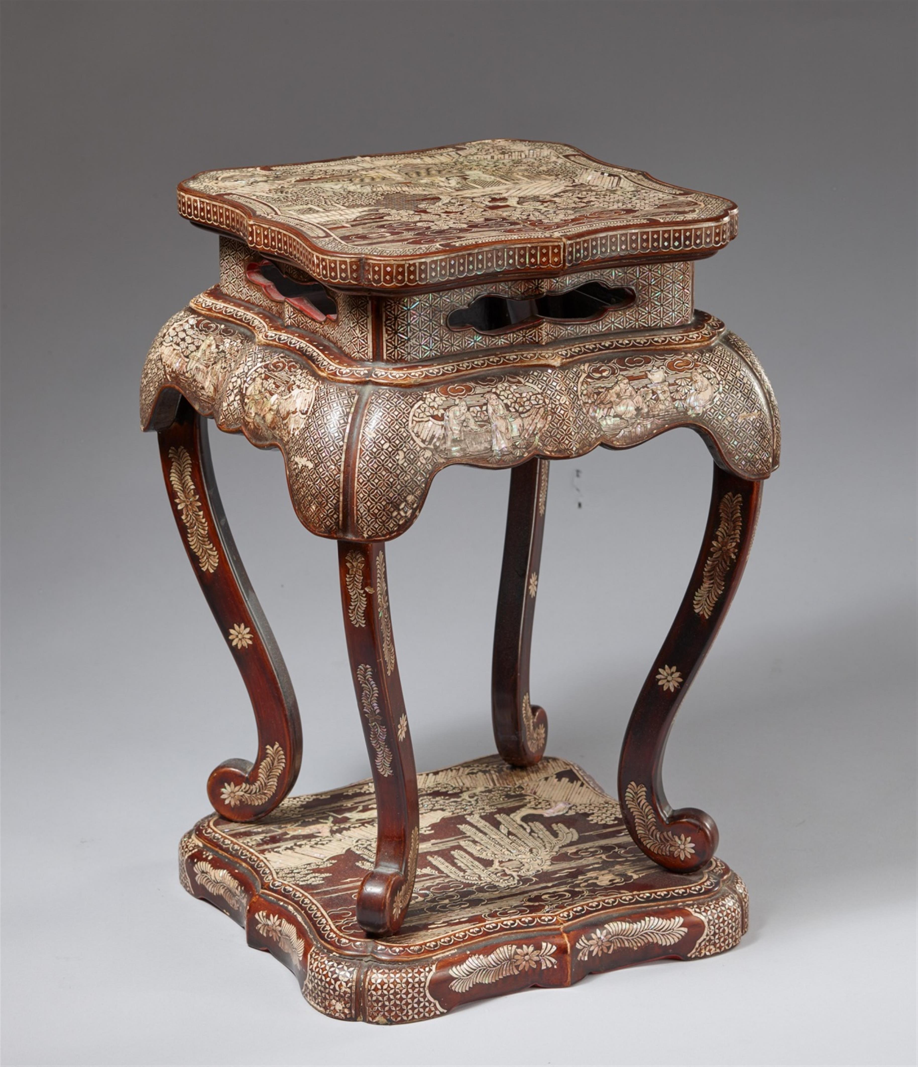 A Ryûkyû lacquer and inlaid mother-of-pearl stand. 18th/19th century - image-2