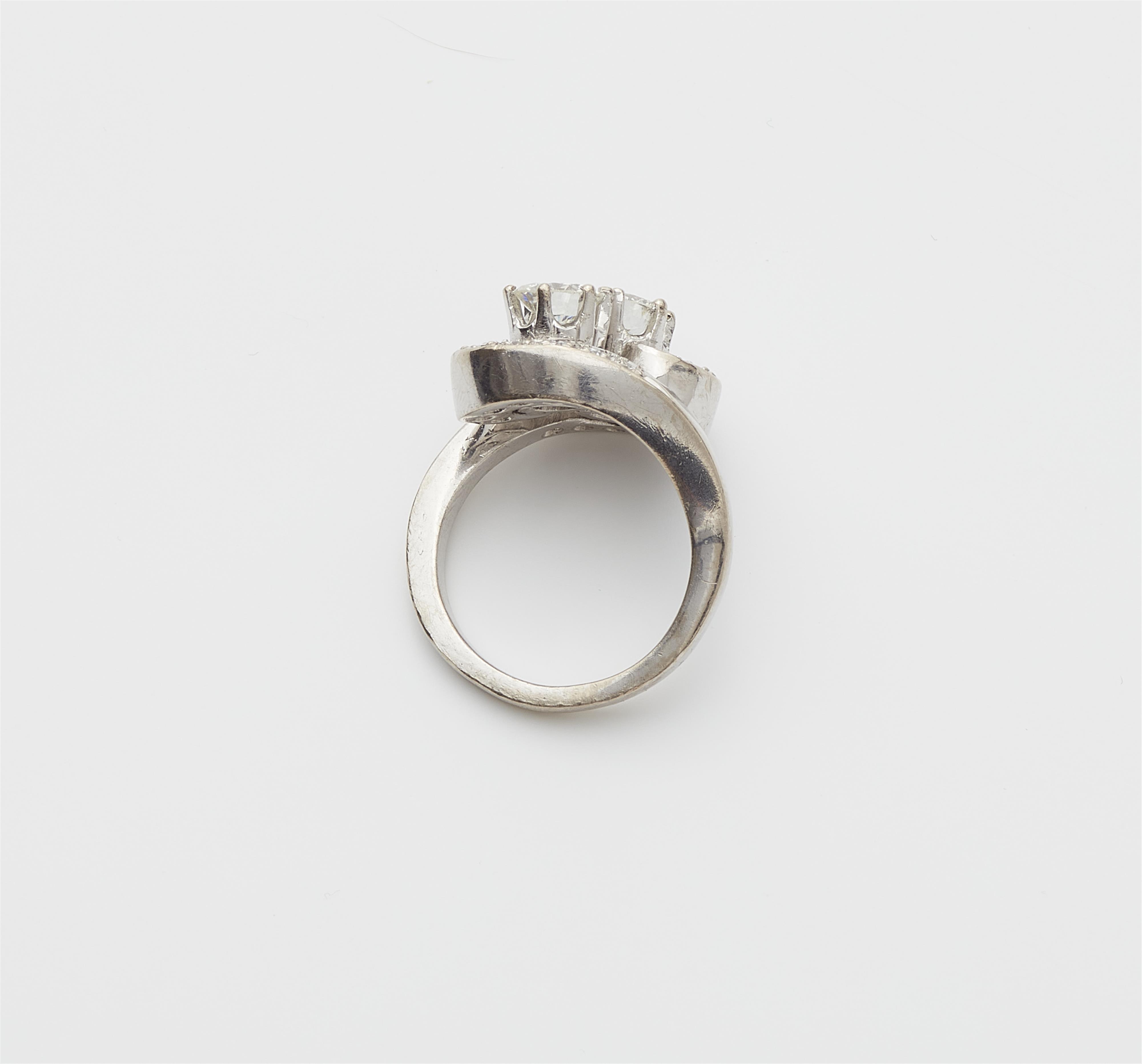 Toi-et-Moi-Ring mit zwei Diamant-Solitären - image-2