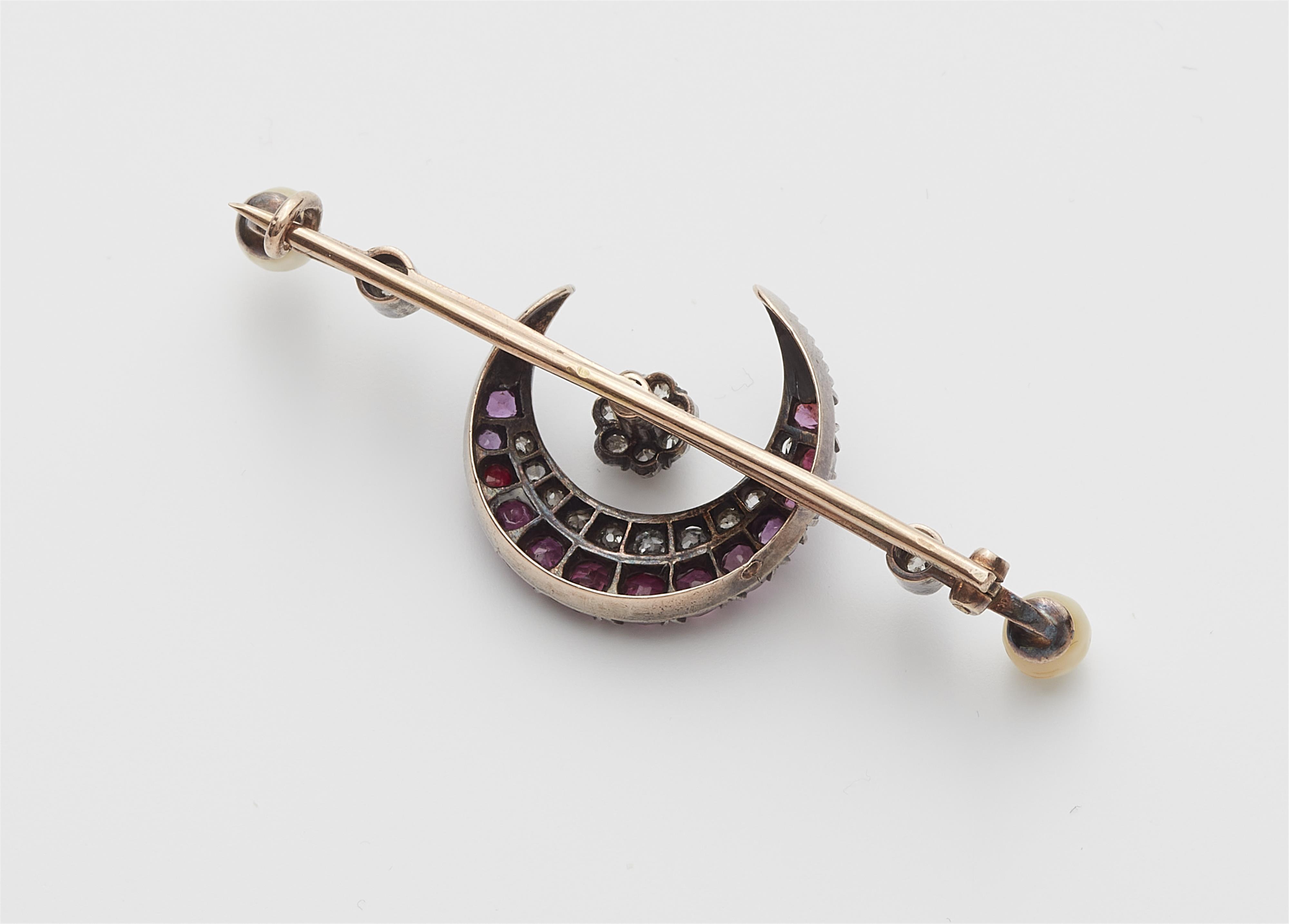 A late Victorian 14k gold, diamond, pearl and ruby bar brooch. - image-2