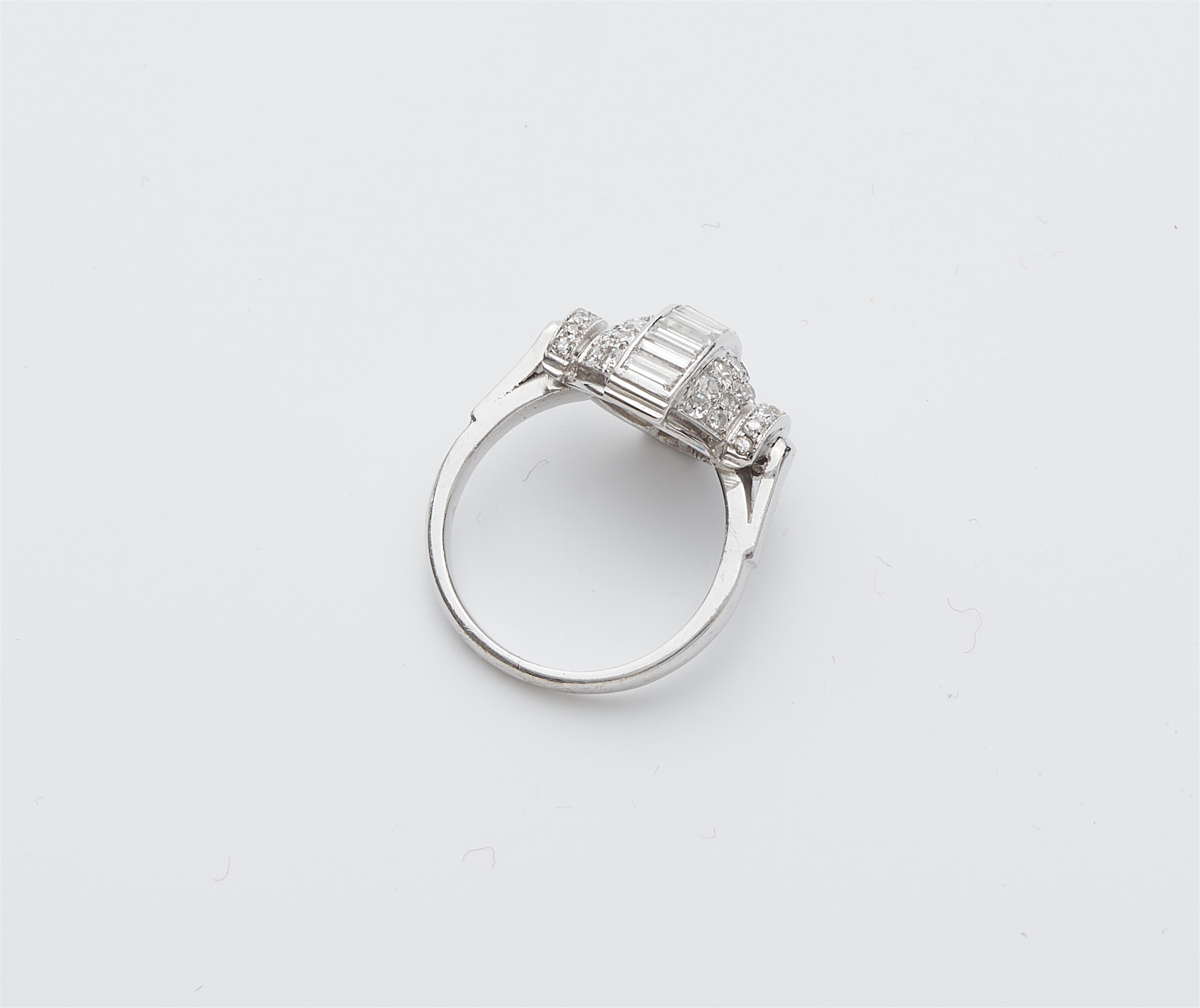 Art Déco-Ring mit Diamanten - image-2