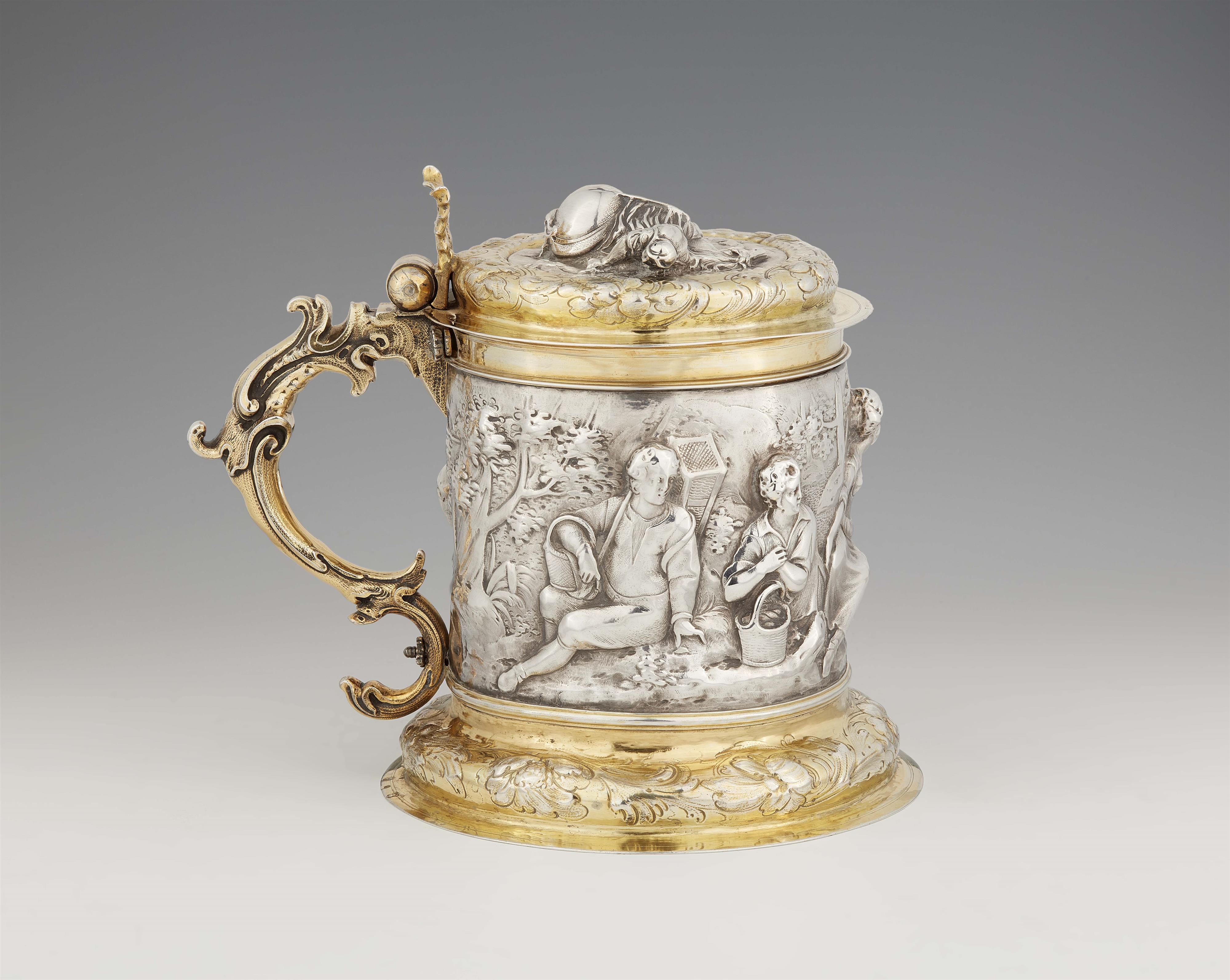 An important Hamburg Baroque silver tankard - image-3