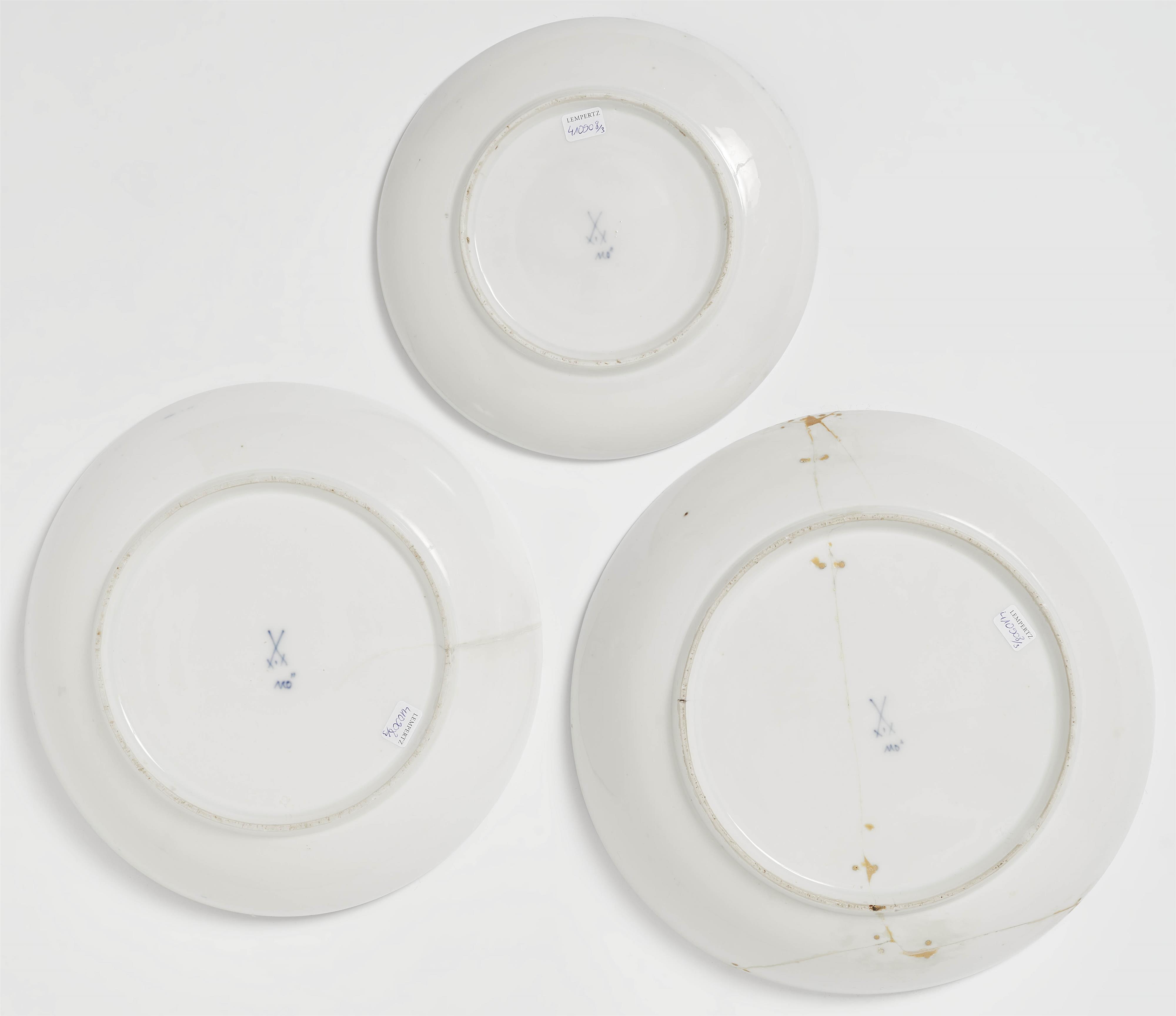 Three Meissen porcelain dishes with rare underglaze blue Chinoiserie decor - image-2