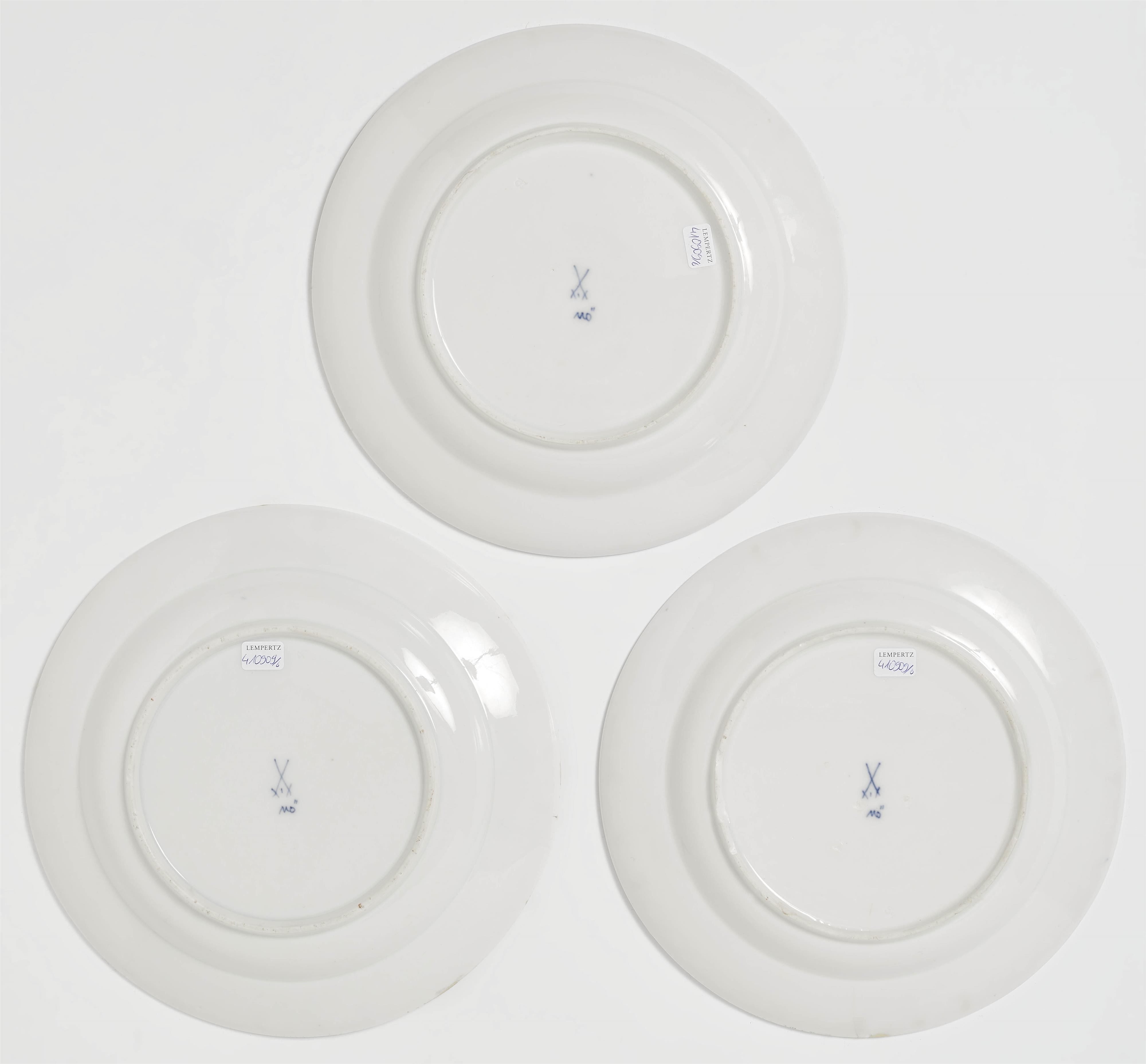 Six Meissen porcelain dinner plates with rare underglaze blue Chinoiserie decor - image-4