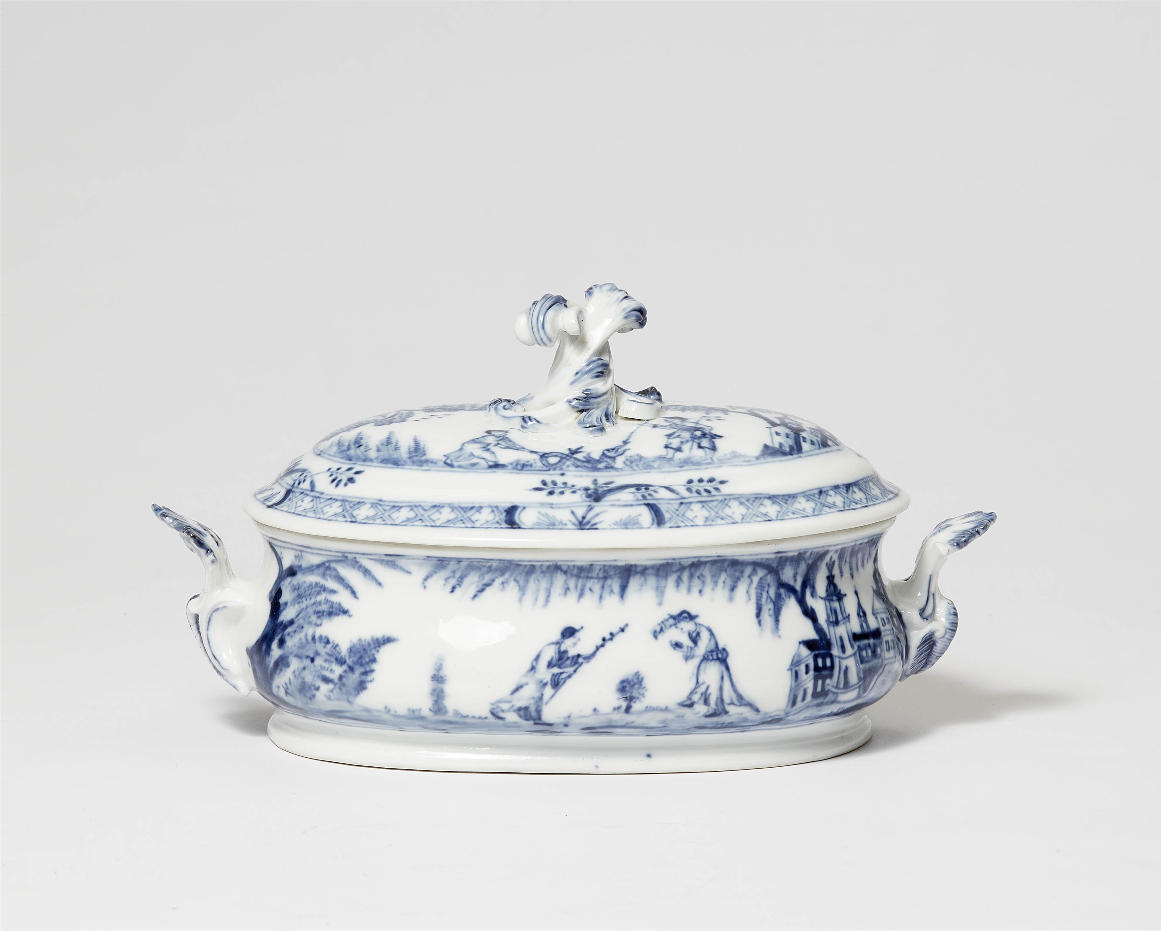 A Meissen porcelain tureen with rare underglaze blue Chinoiserie decor - image-2