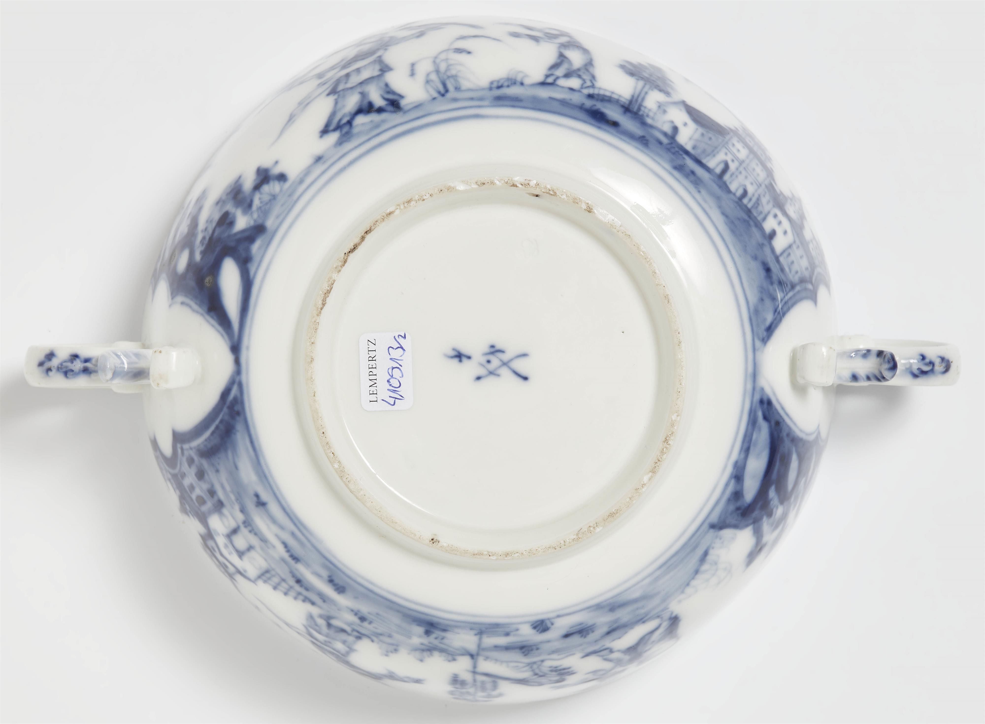 A Meissen porcelain tureen with rare underglaze blue Chinoiserie decor - image-4