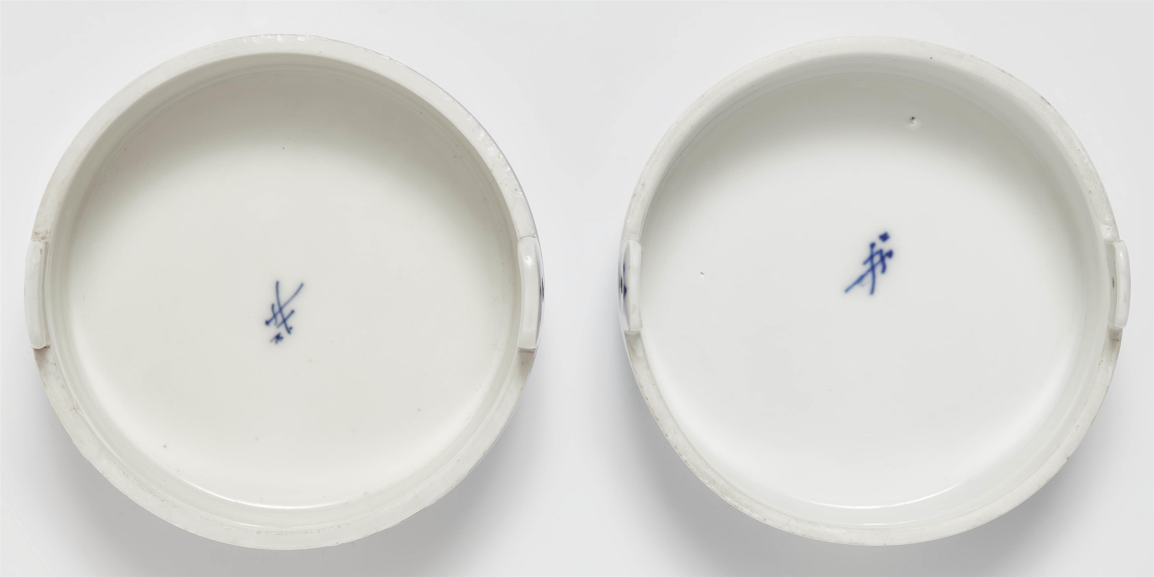 Zwei Butterdosen mit seltenen unterglasurblauen Chinoiserien - image-3