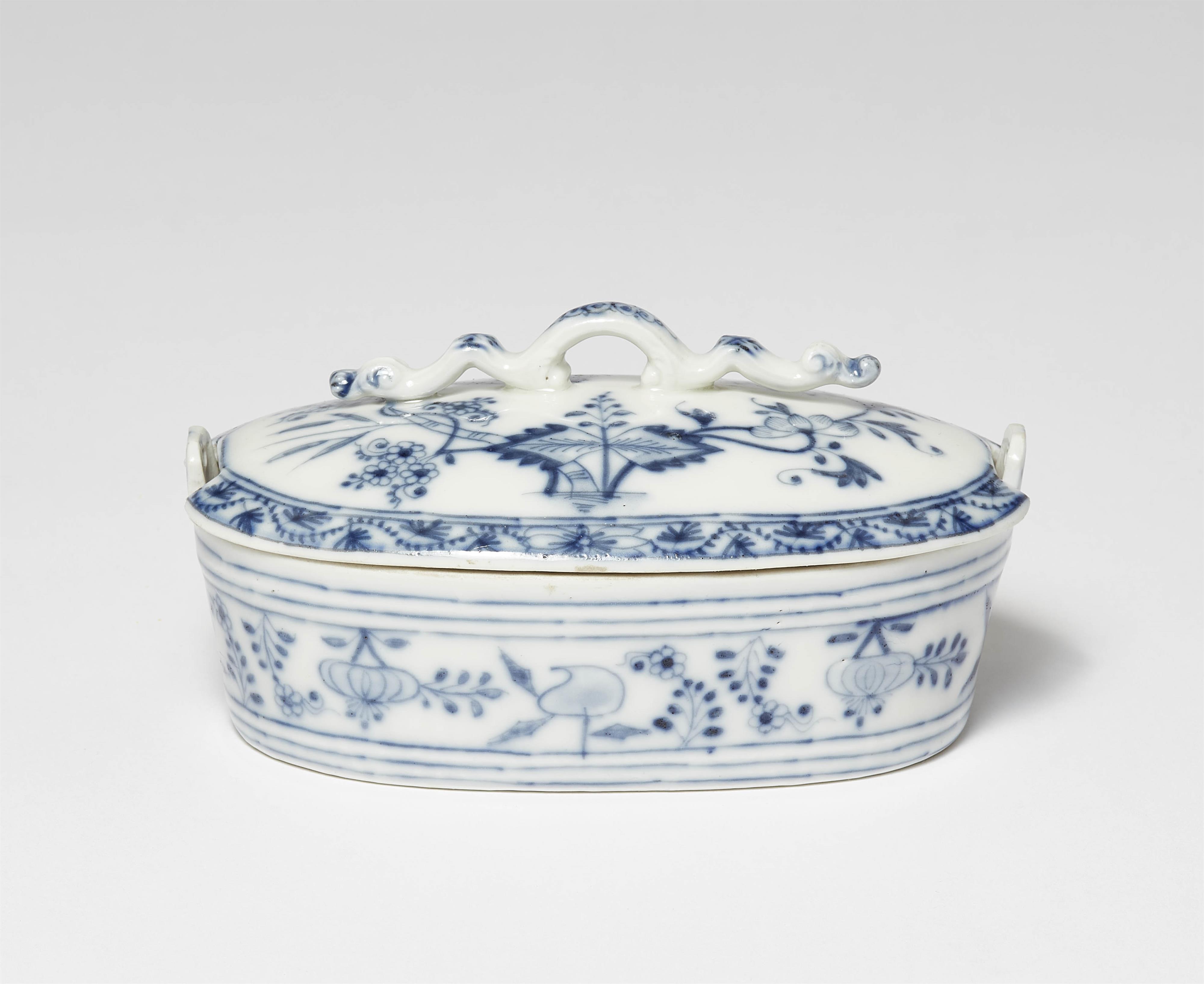 A rare Meissen porcelain butter dish with "onion pattern" decor - image-1
