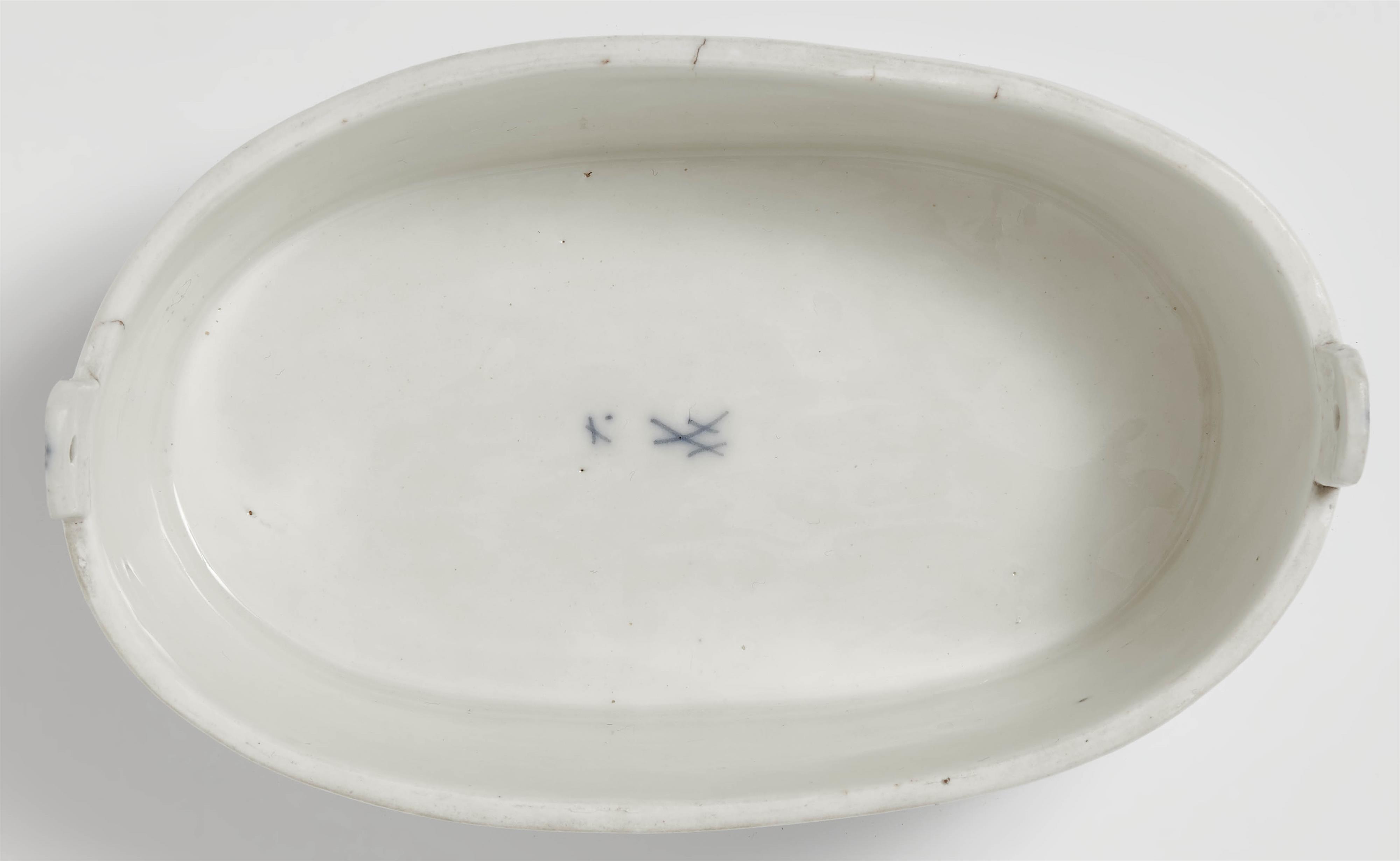 A rare Meissen porcelain butter dish with "onion pattern" decor - image-2