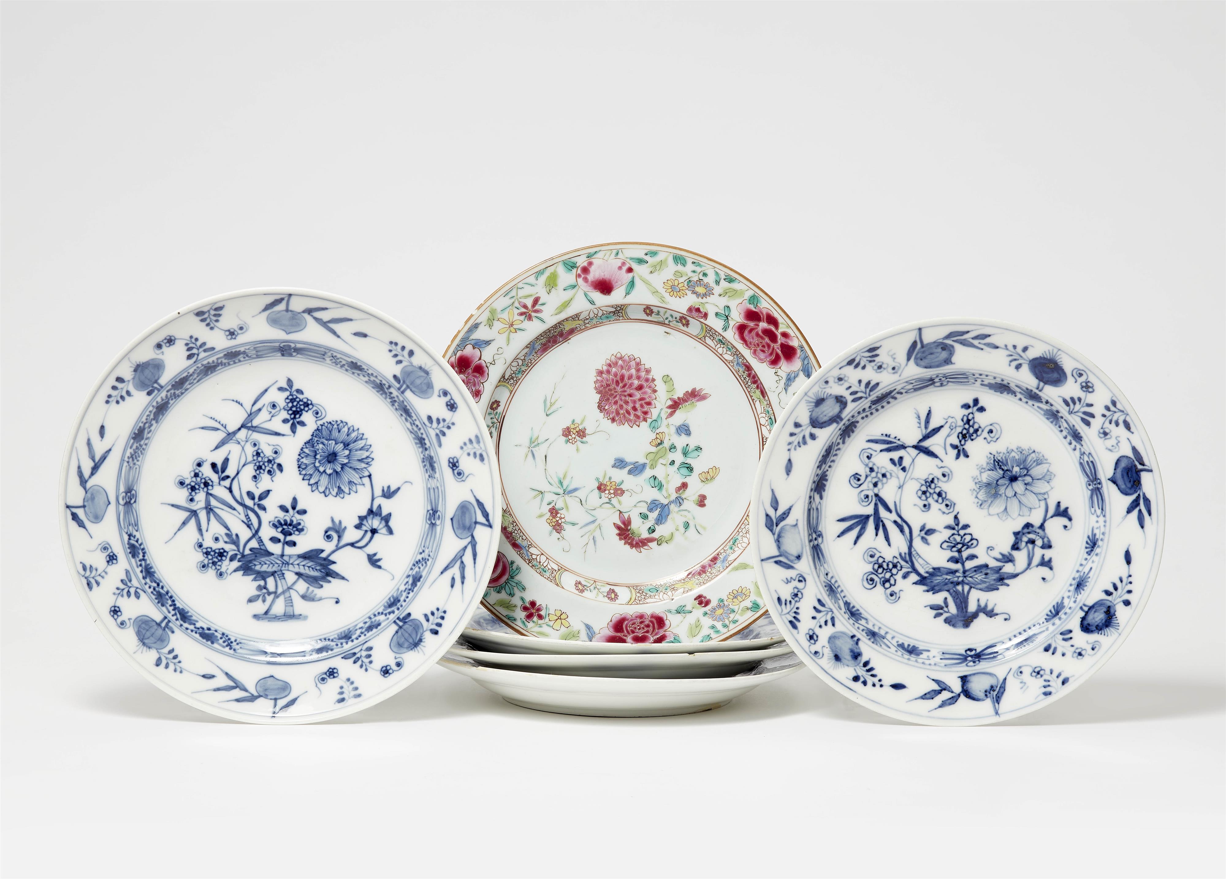 Five Meissen porcelain plates with "onion pattern" decor - image-1