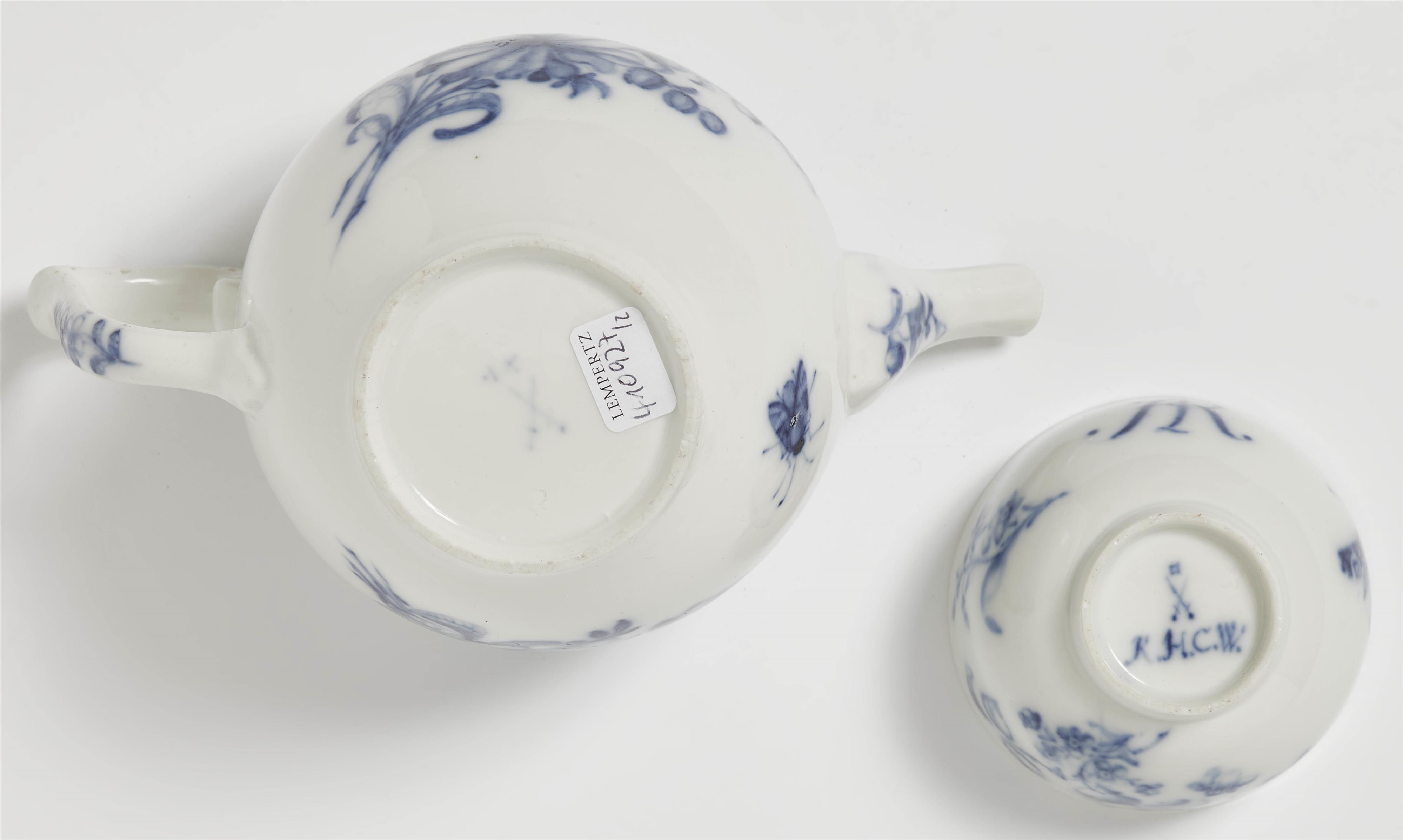 A Meissen porcelain teapot and AR tea bowl with "deutsche blumen" - image-2