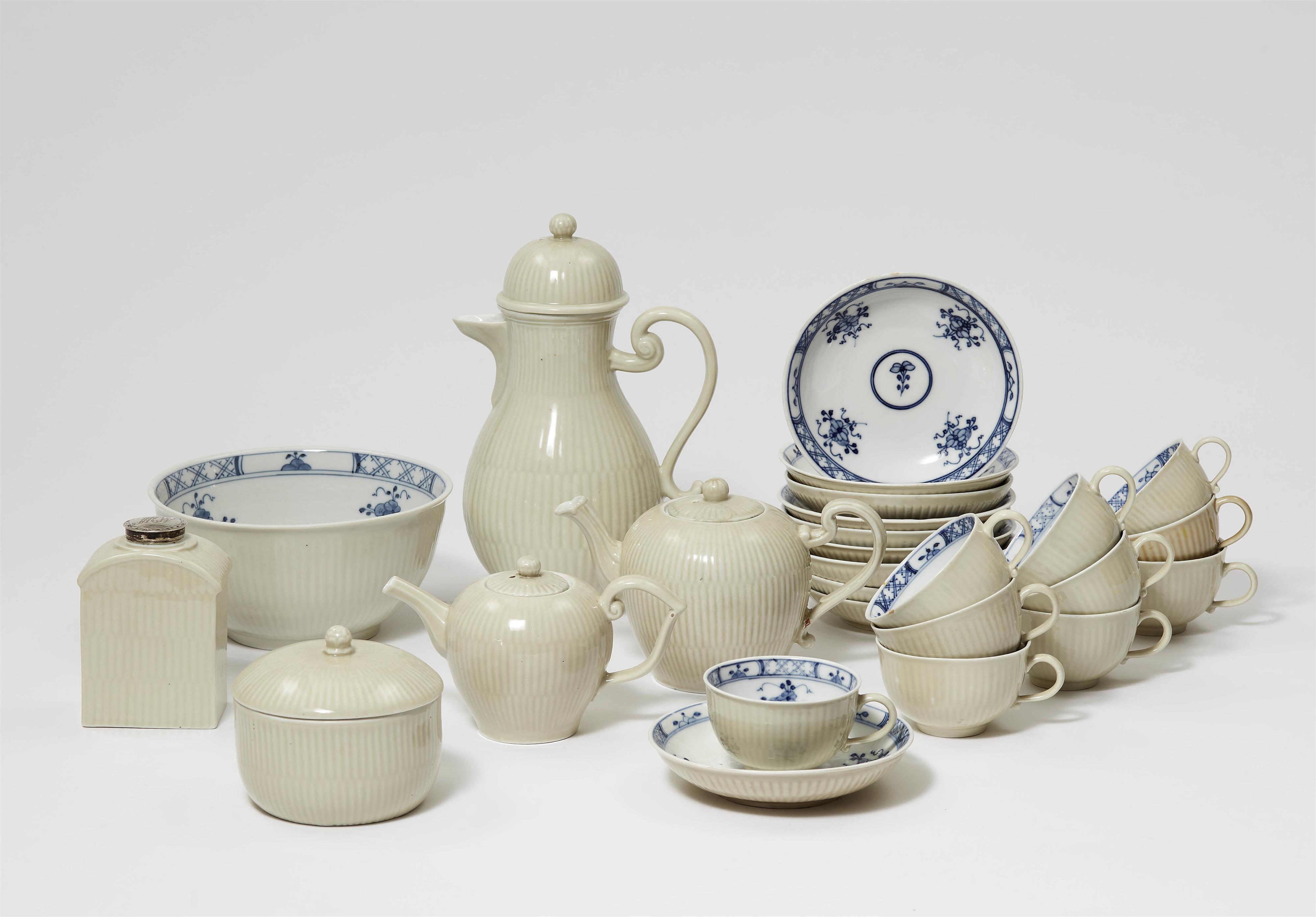 A Meissen porcelain tea and coffee service with straw coloured glaze - image-1