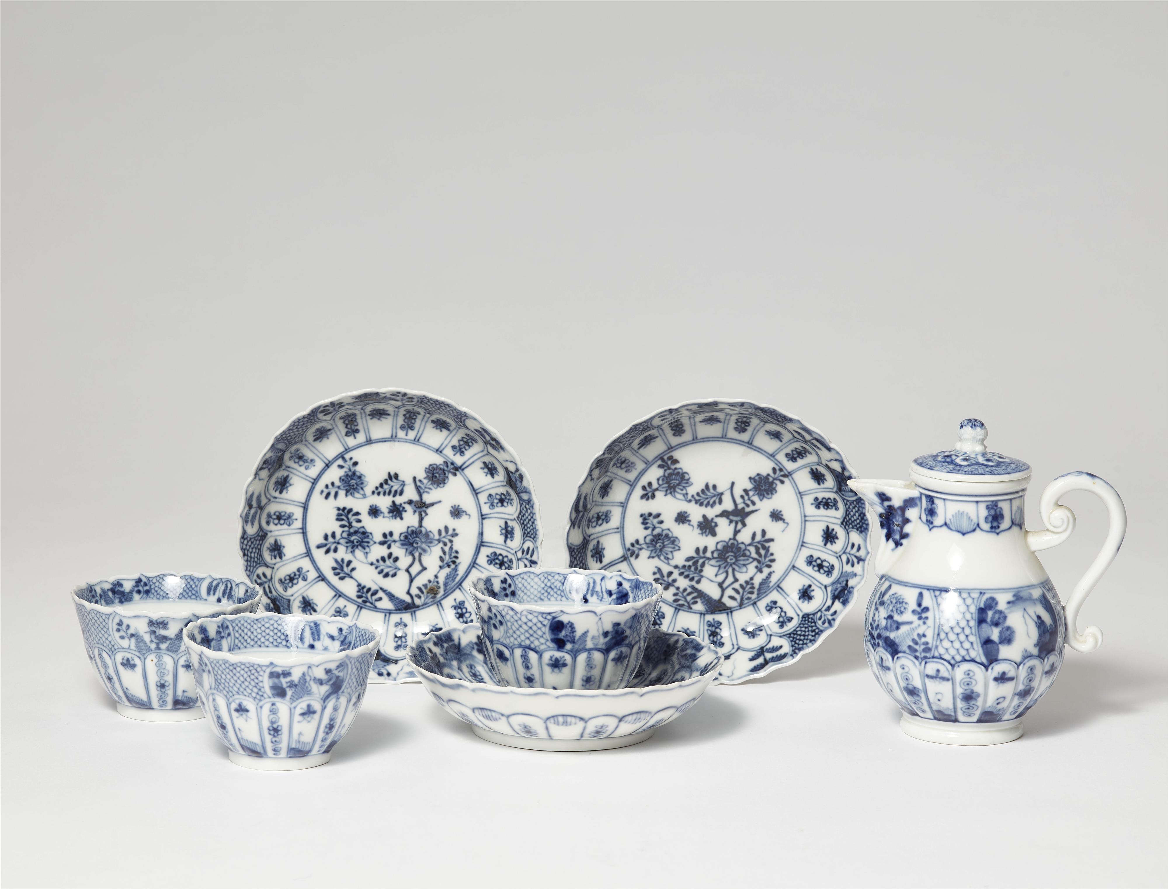 Seven Meissen porcelain items from a service with Chinoiserie decor - image-1