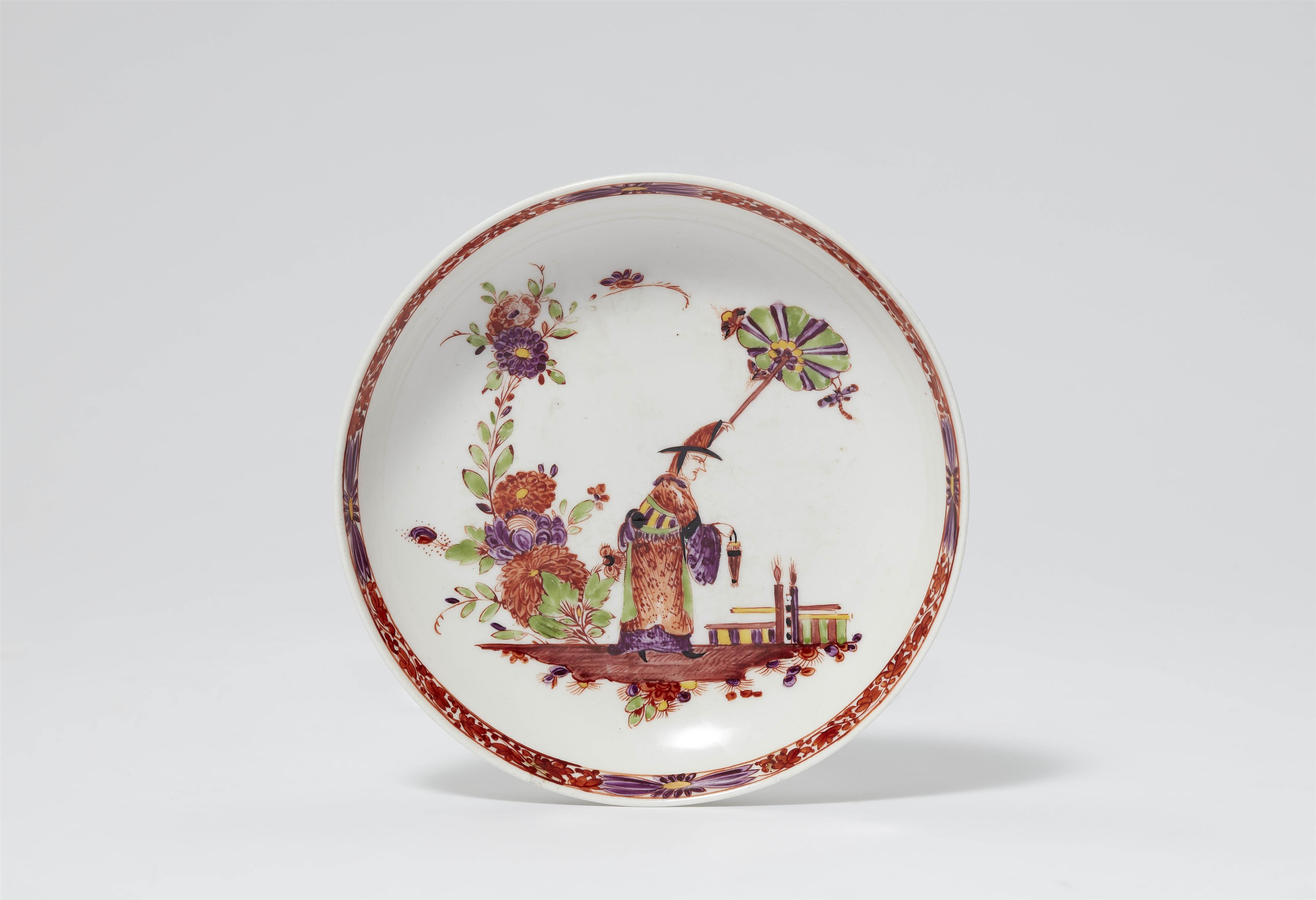 A Meissen porcelain saucer with a Chinoiserie figure - image-1