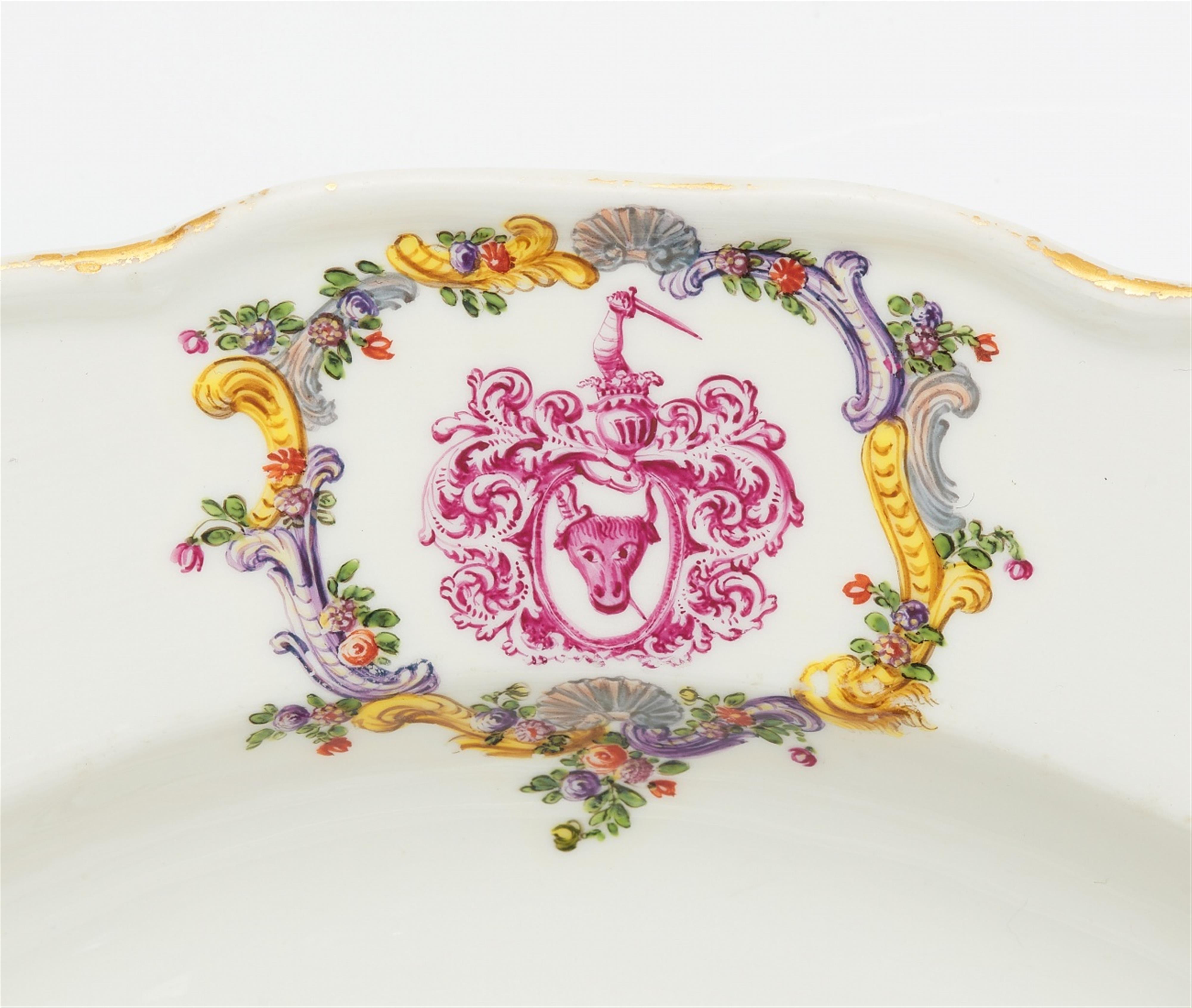 A Meissen porcelain dish from a dinner service - image-2