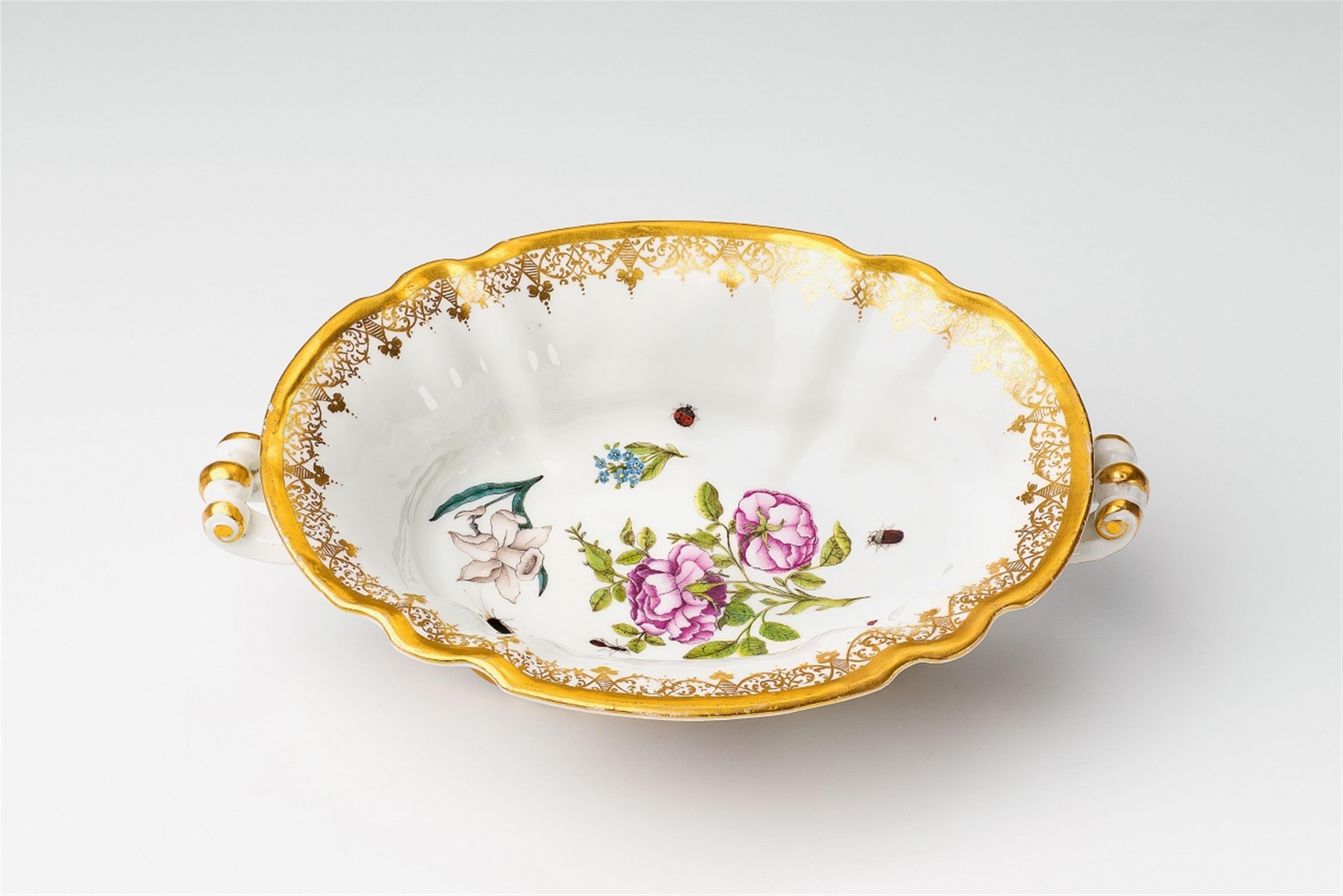 A Meissen porcelain bowl with military scenes - image-3