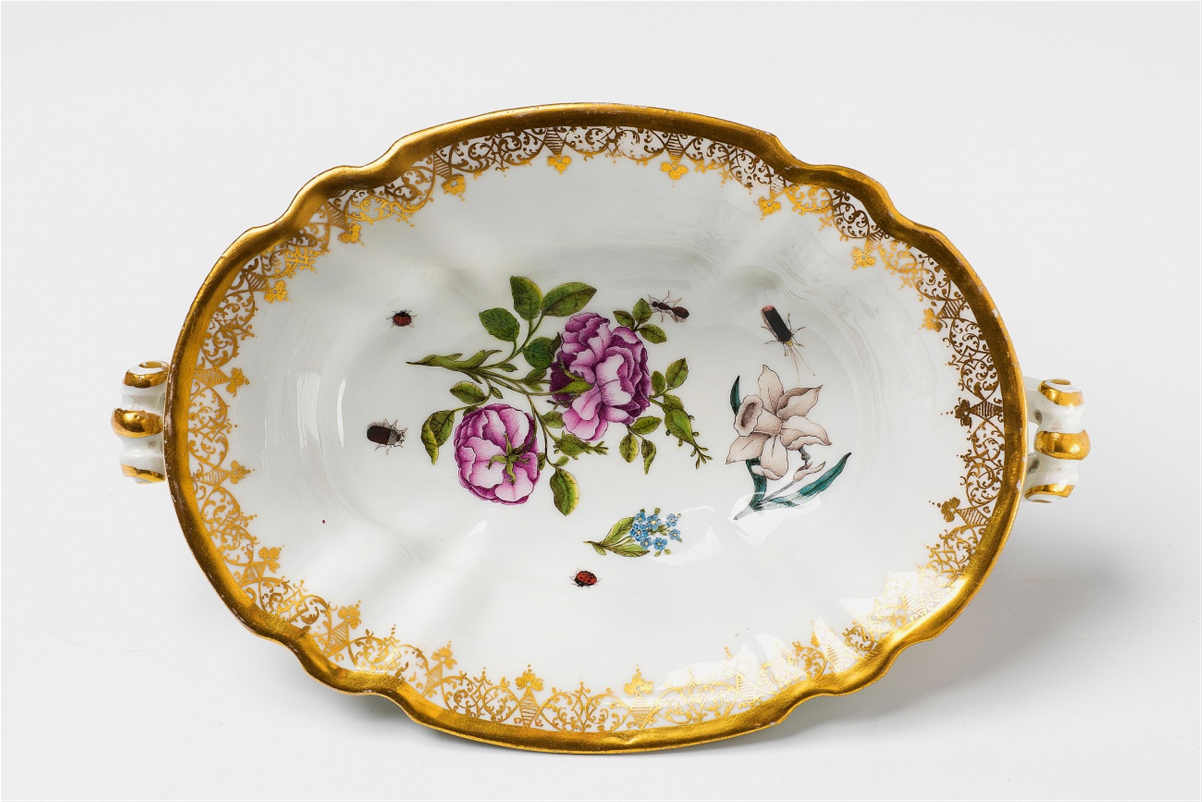 A Meissen porcelain bowl with military scenes - image-4