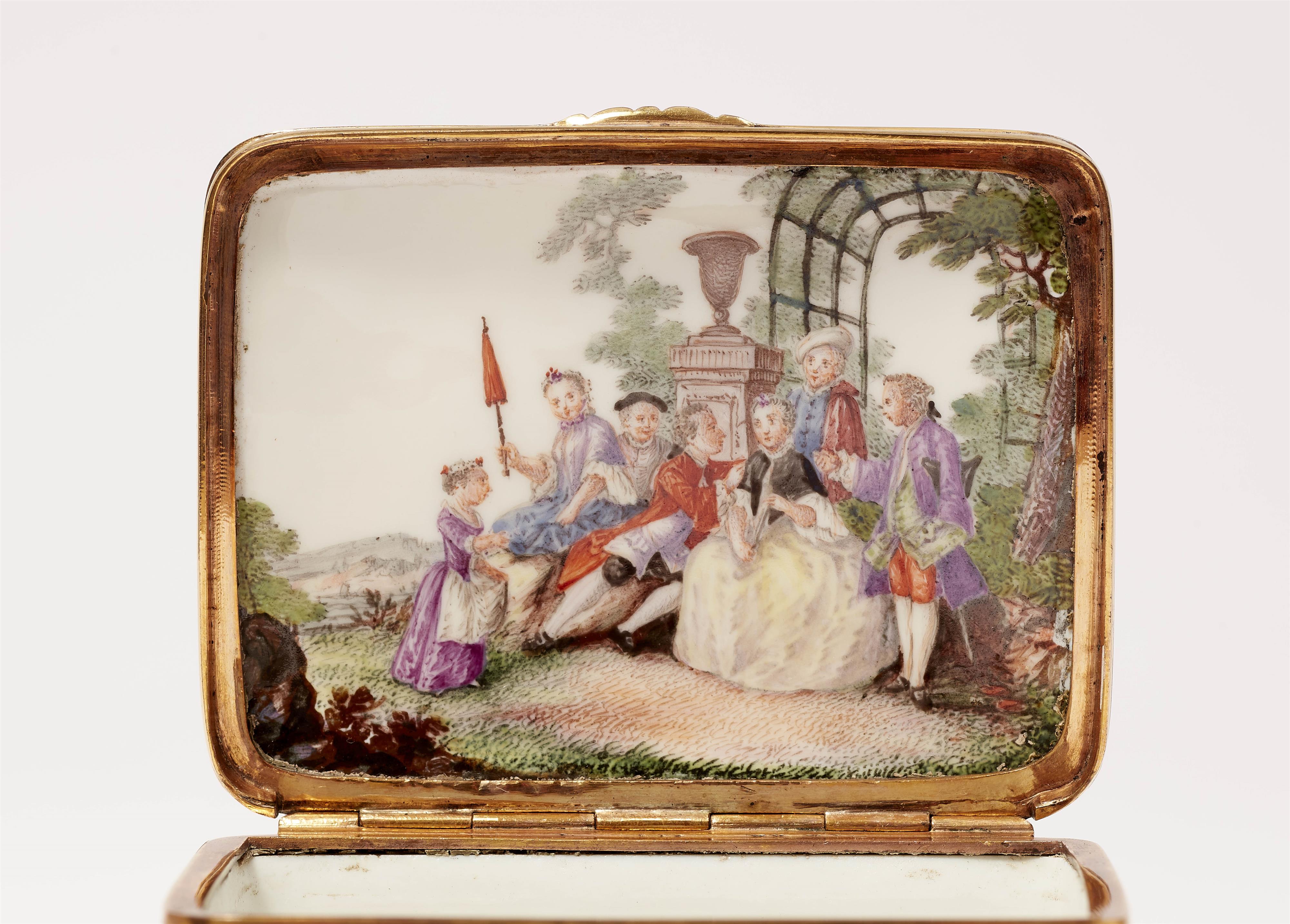 A Meissen porcelain snuff box with Watteau motifs - image-3