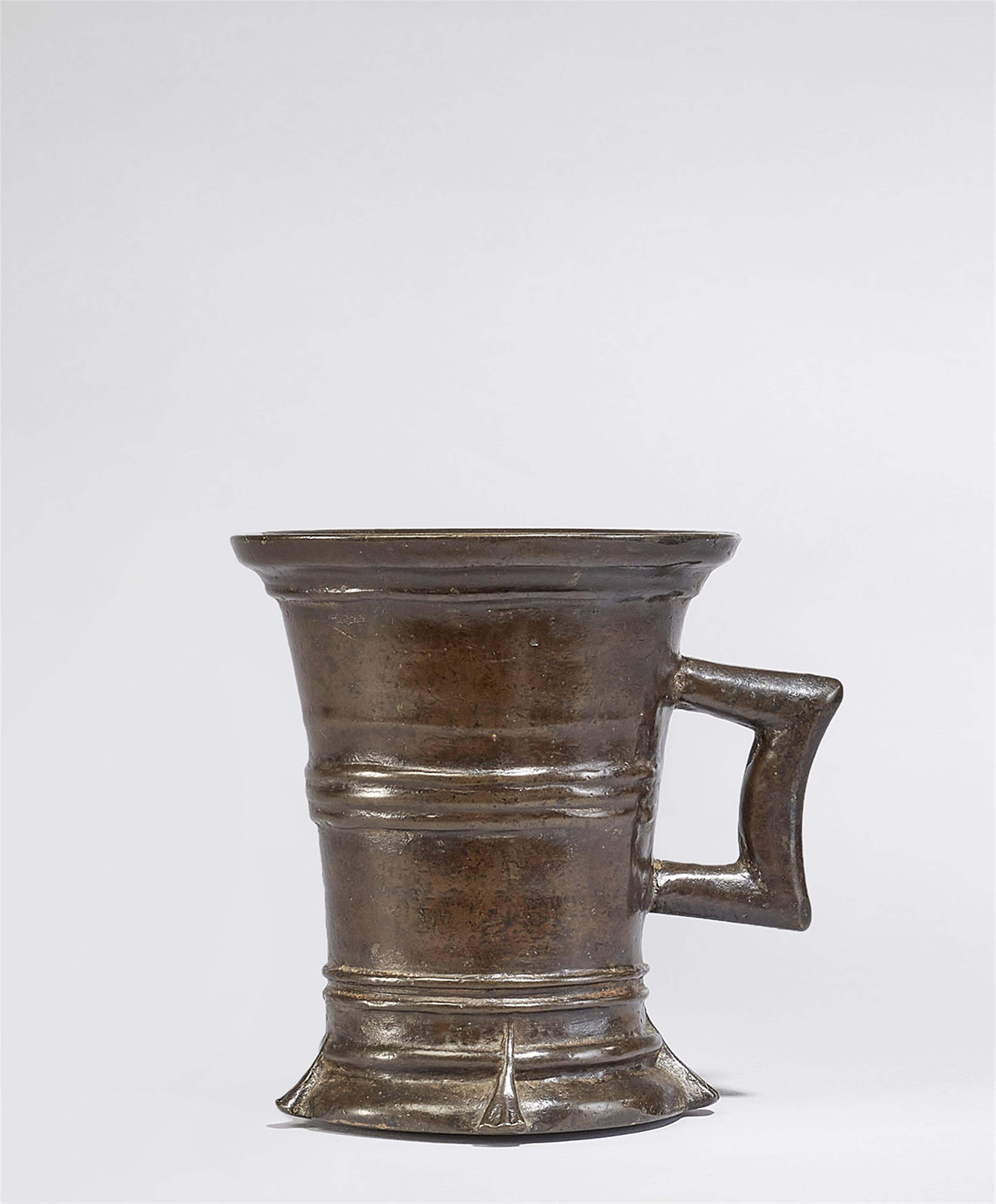 A small Gothic one-handled mortar - image-1