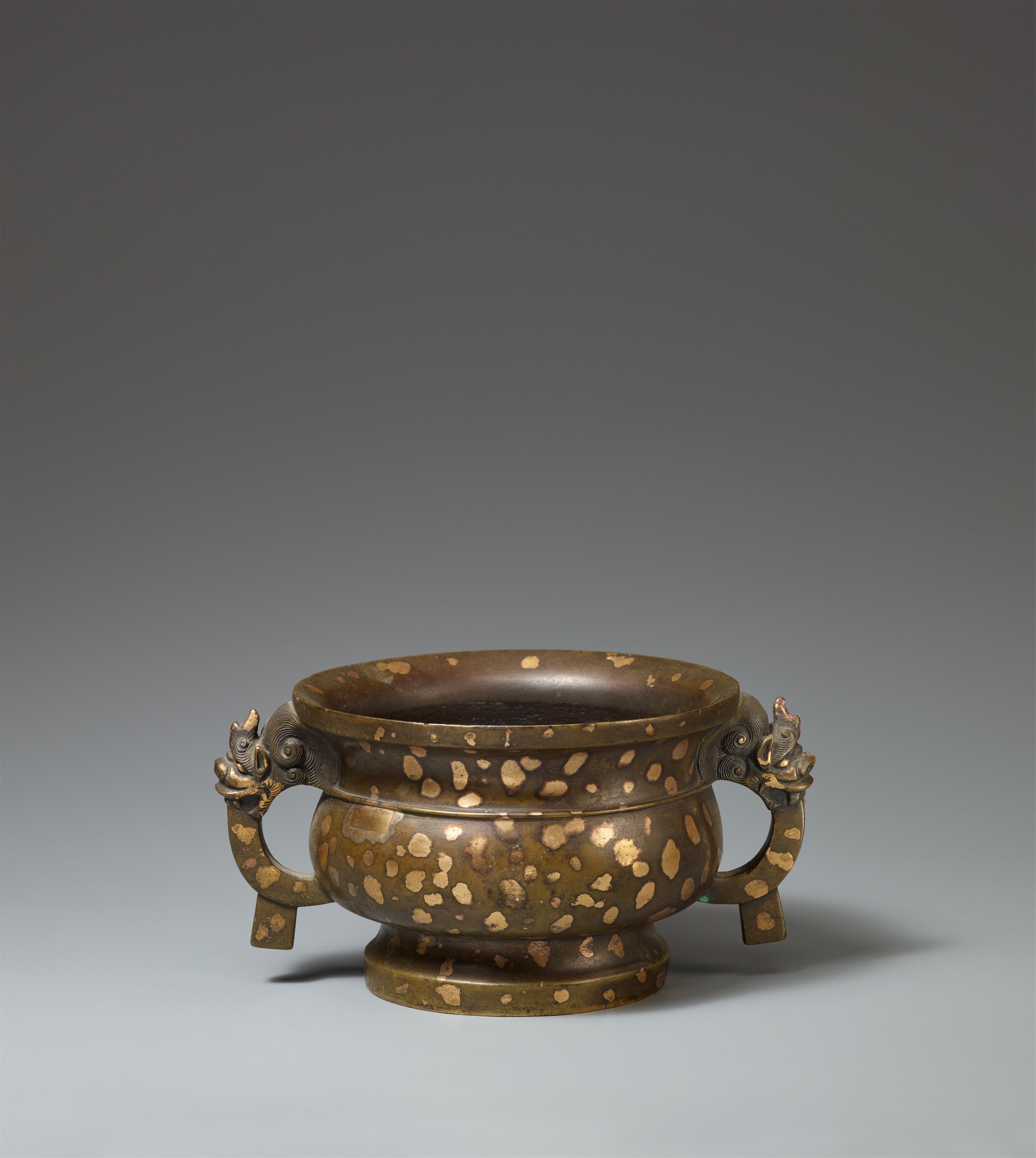 A gold-splashed bronze incense burner. Qing dynasty - image-2