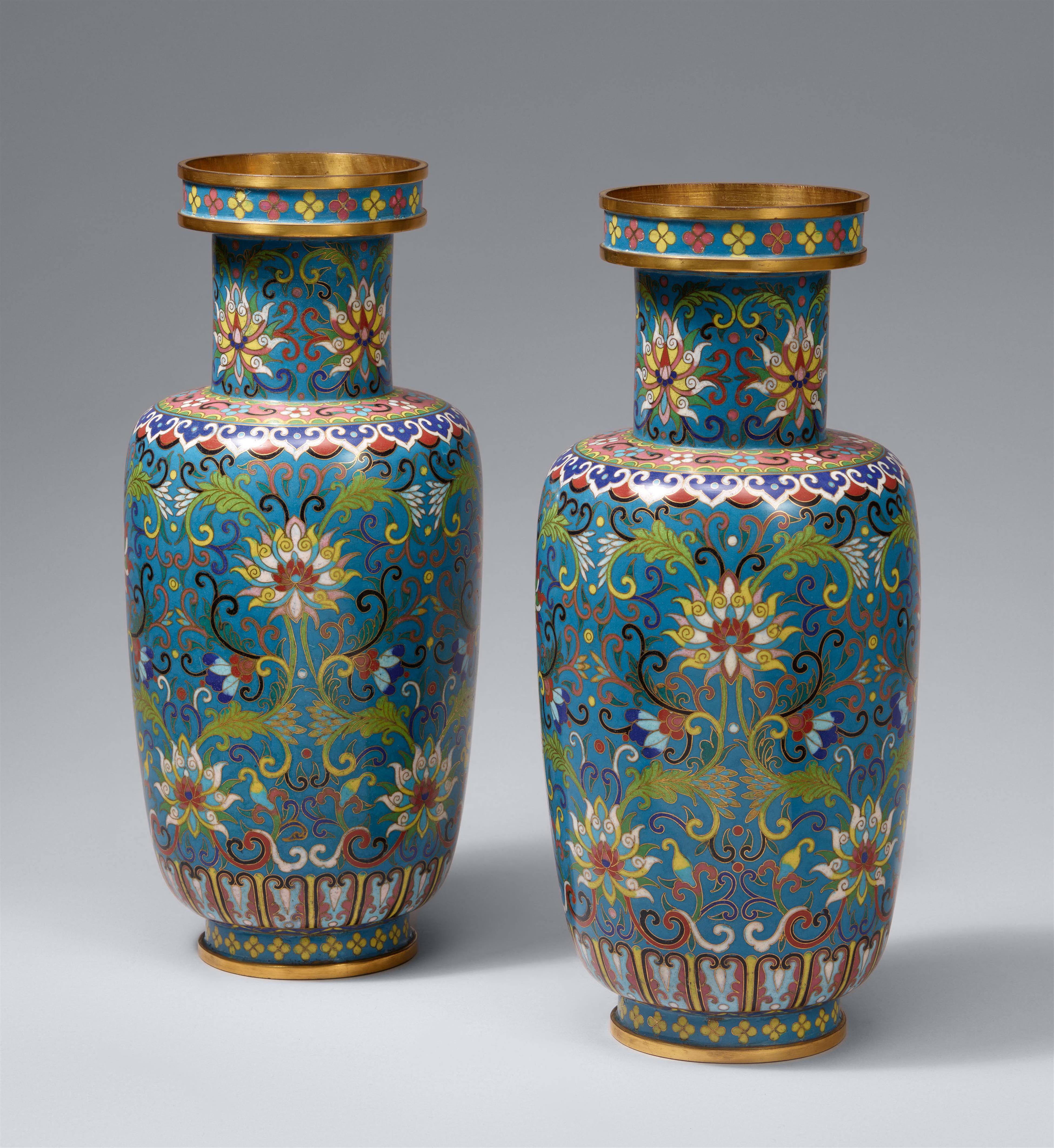 A pair of cloisonné enamel vases. 20th century - image-1