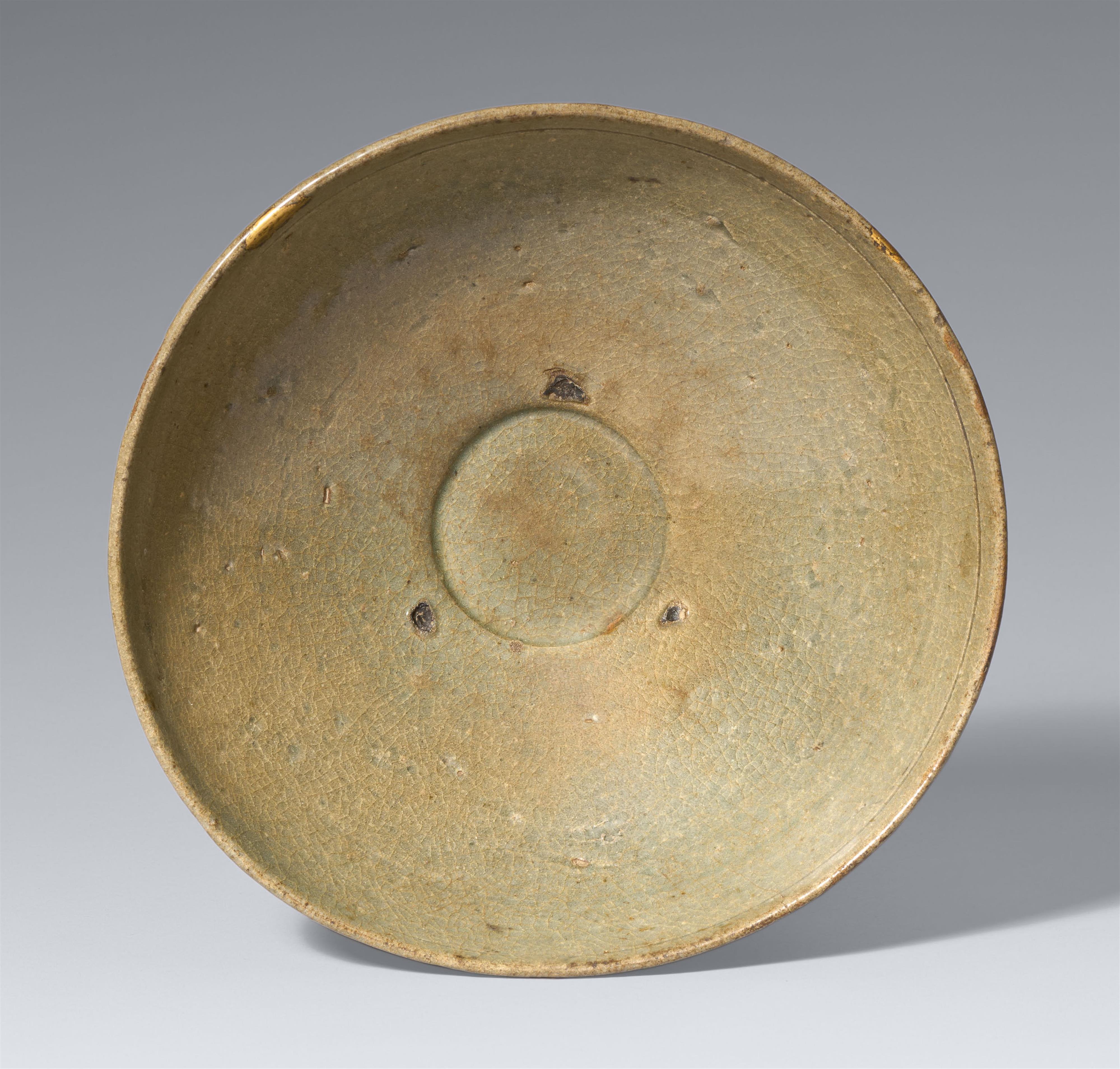 A Korean celadon bowl. Goryeo dynasty, 12th/13th century - image-1