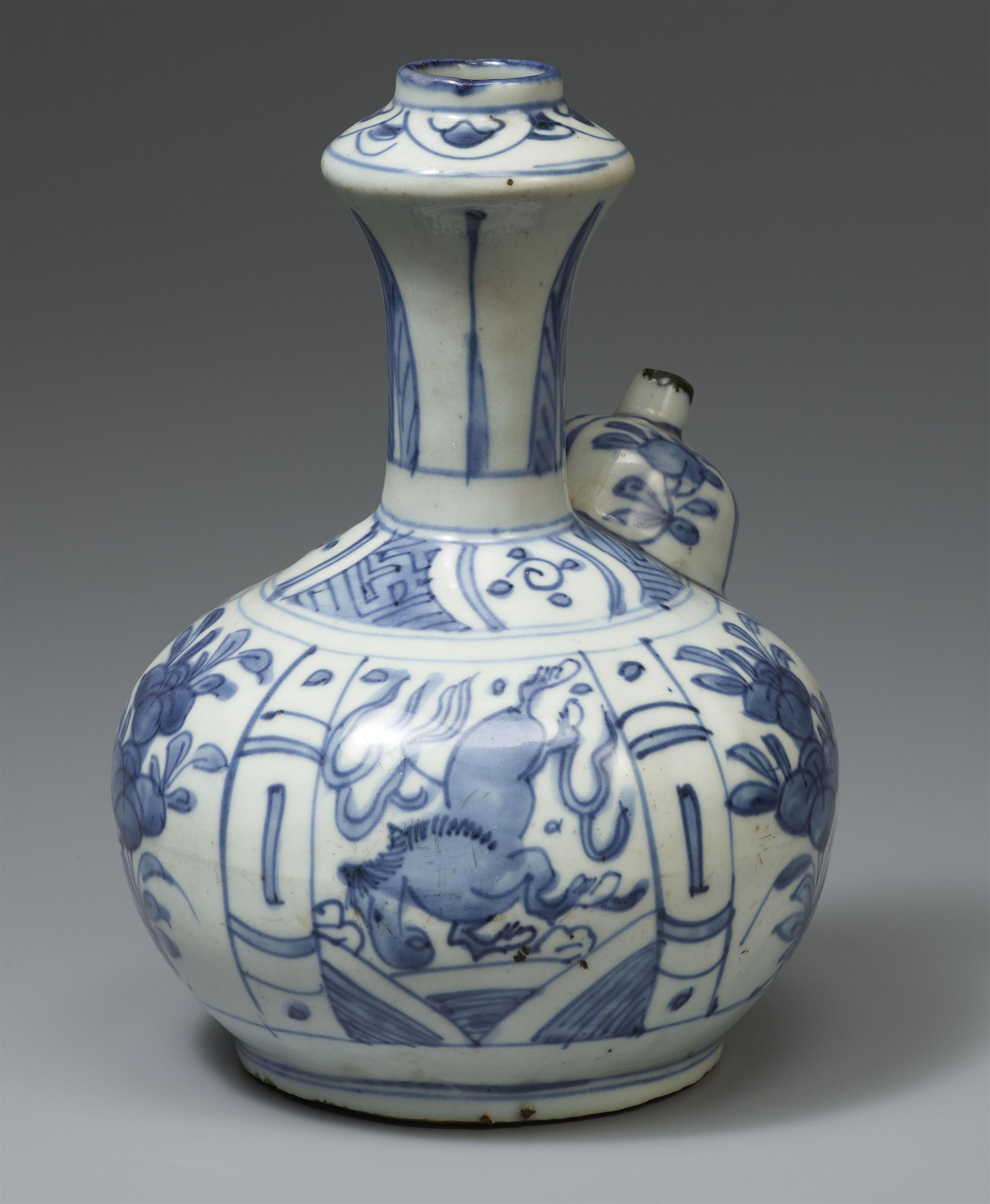 A blue and white flying horse kendi. Wanli period (1572–1620) - image-2