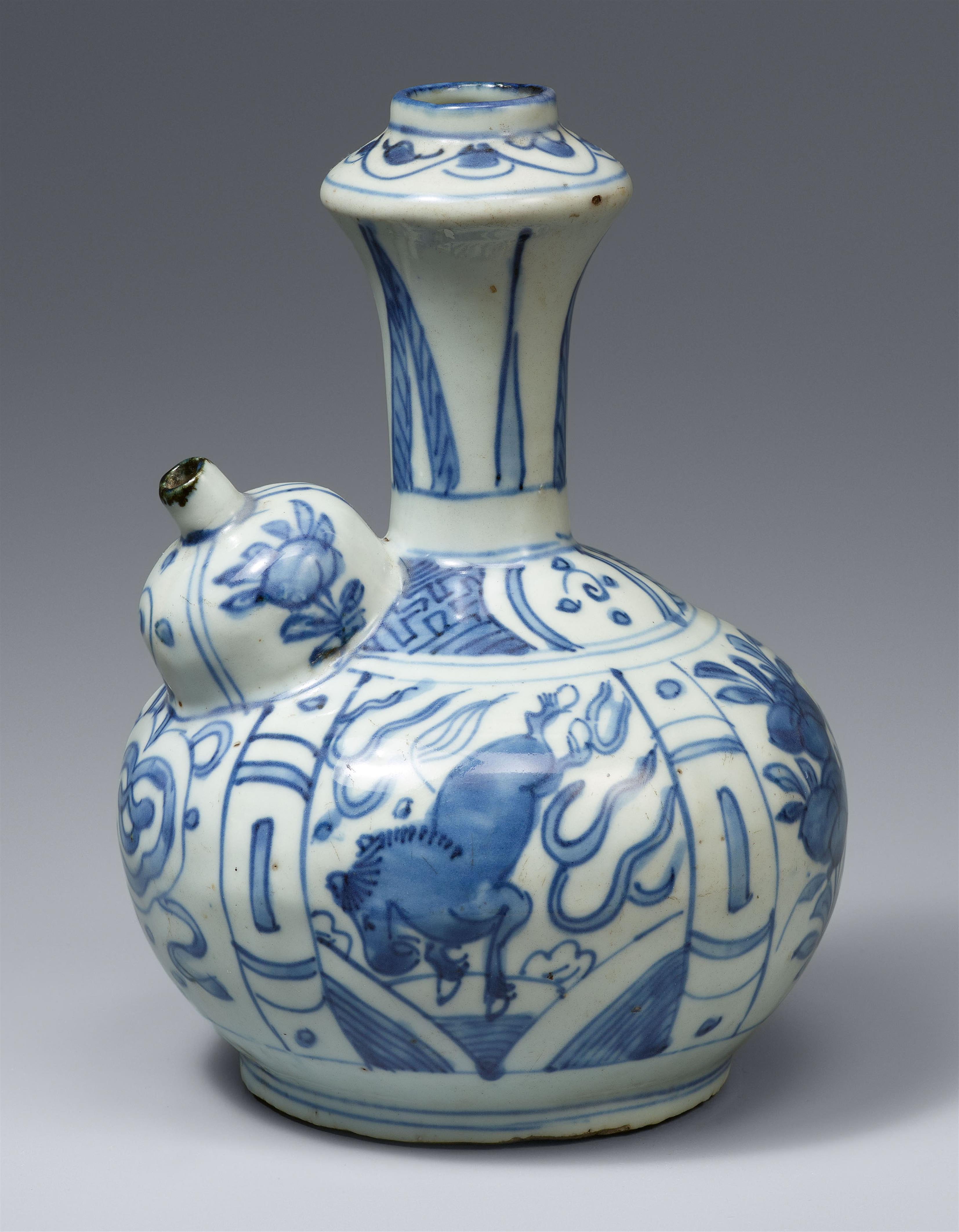 A blue and white flying horse kendi. Wanli period (1572–1620) - image-1