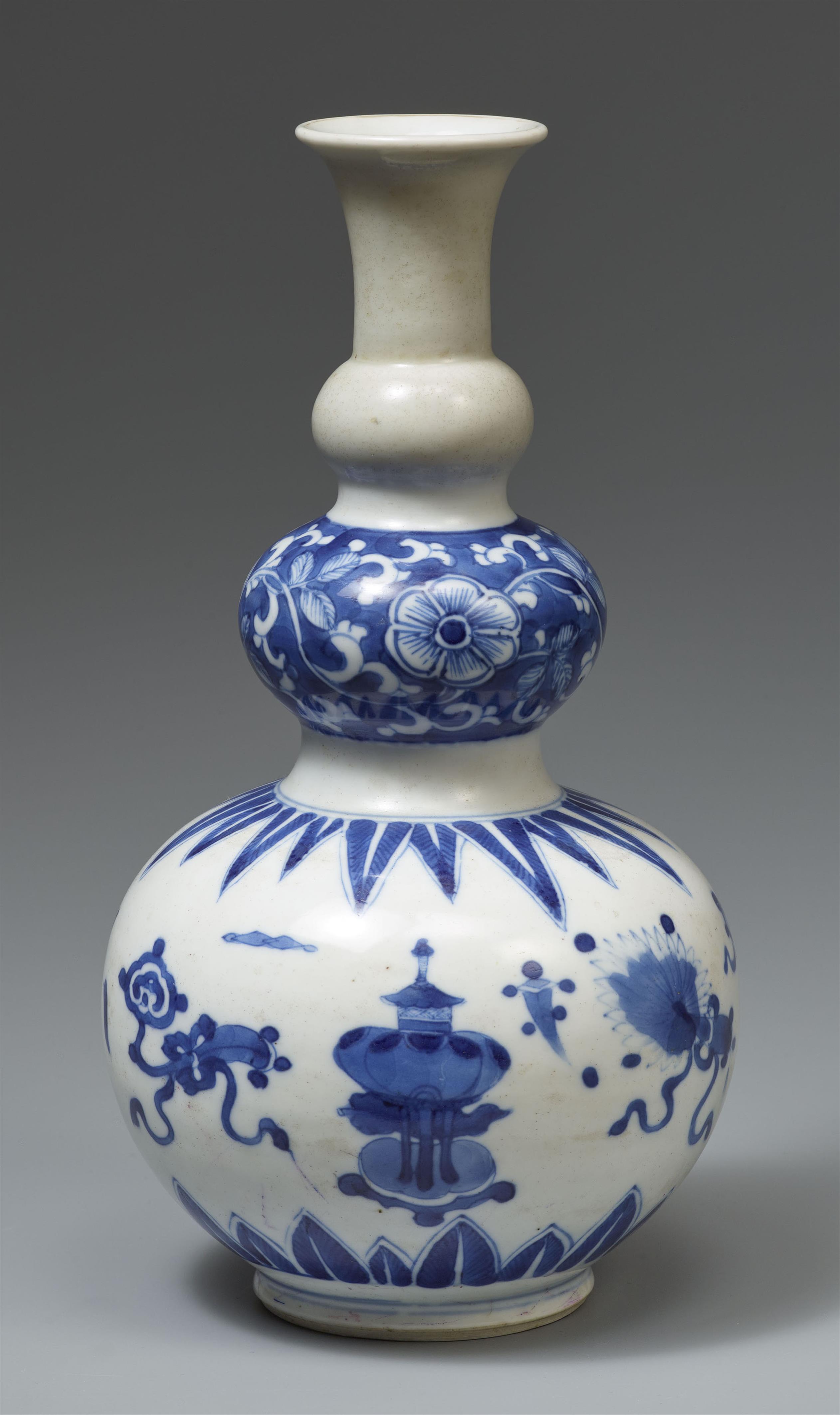 Blau-weiße Kürbisvase. Kangxi-Periode (1662-1722) - image-2