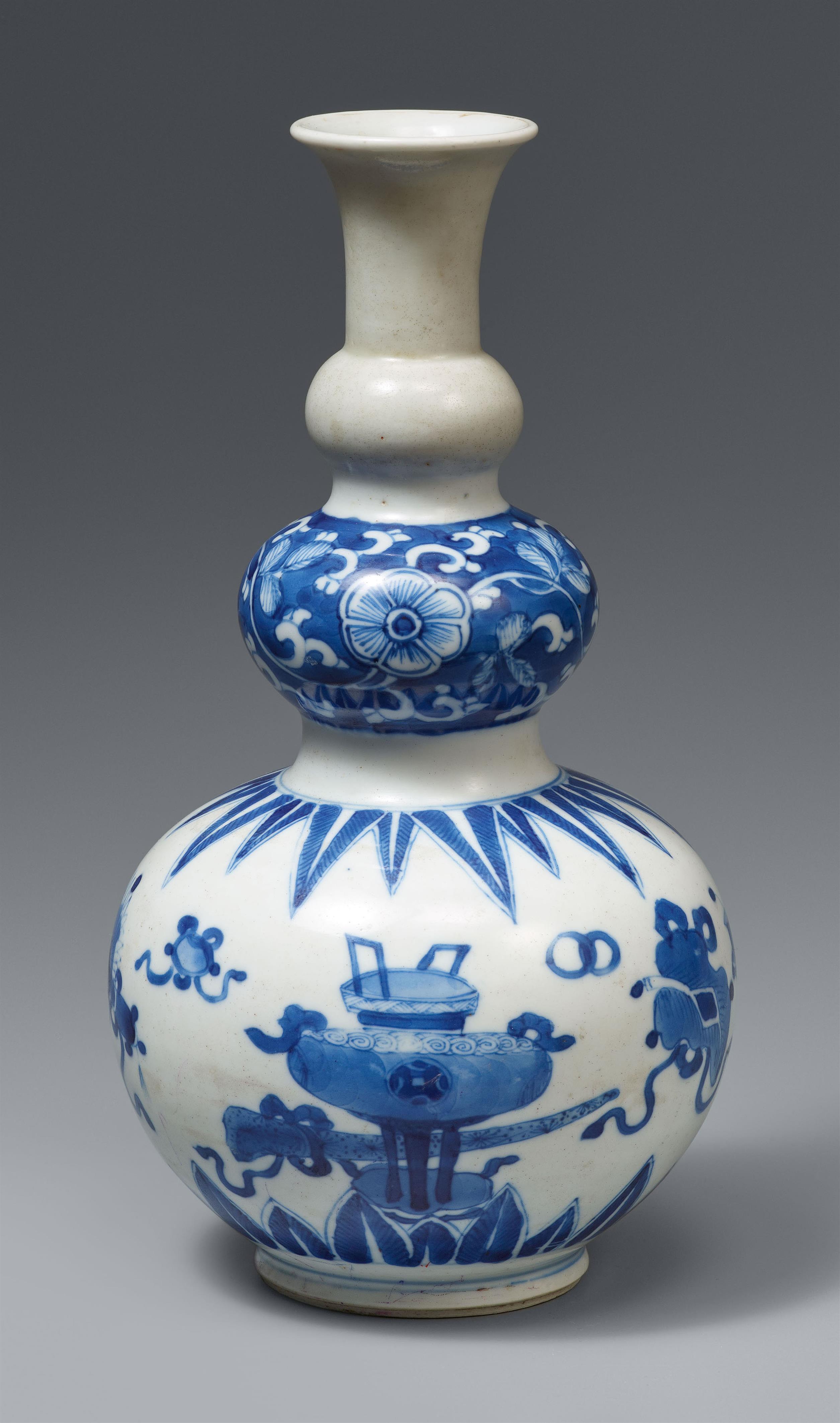 Blau-weiße Kürbisvase. Kangxi-Periode (1662-1722) - image-1