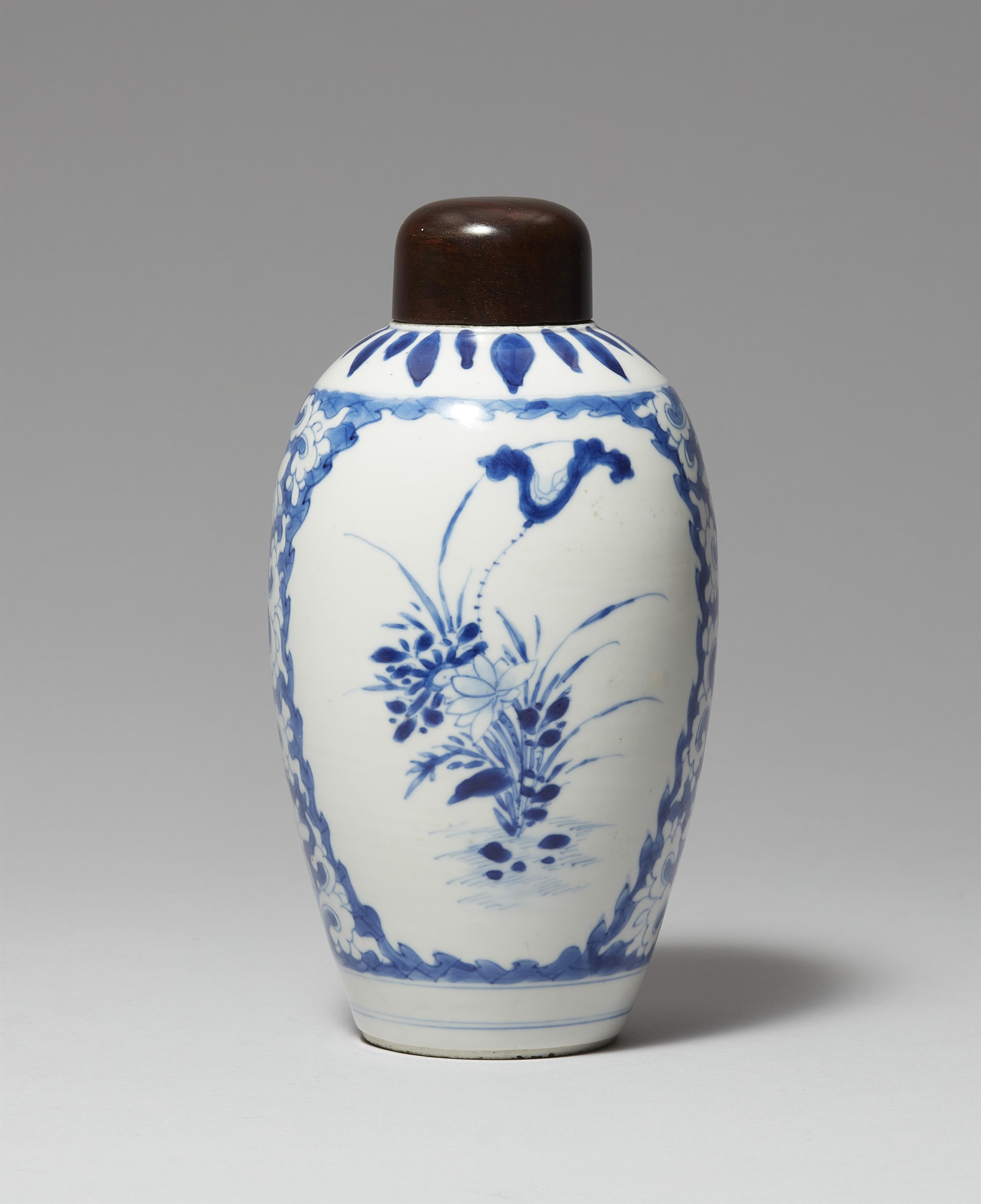 A blue and white ovoid vase. Kangxi period (1662–1722) - image-3