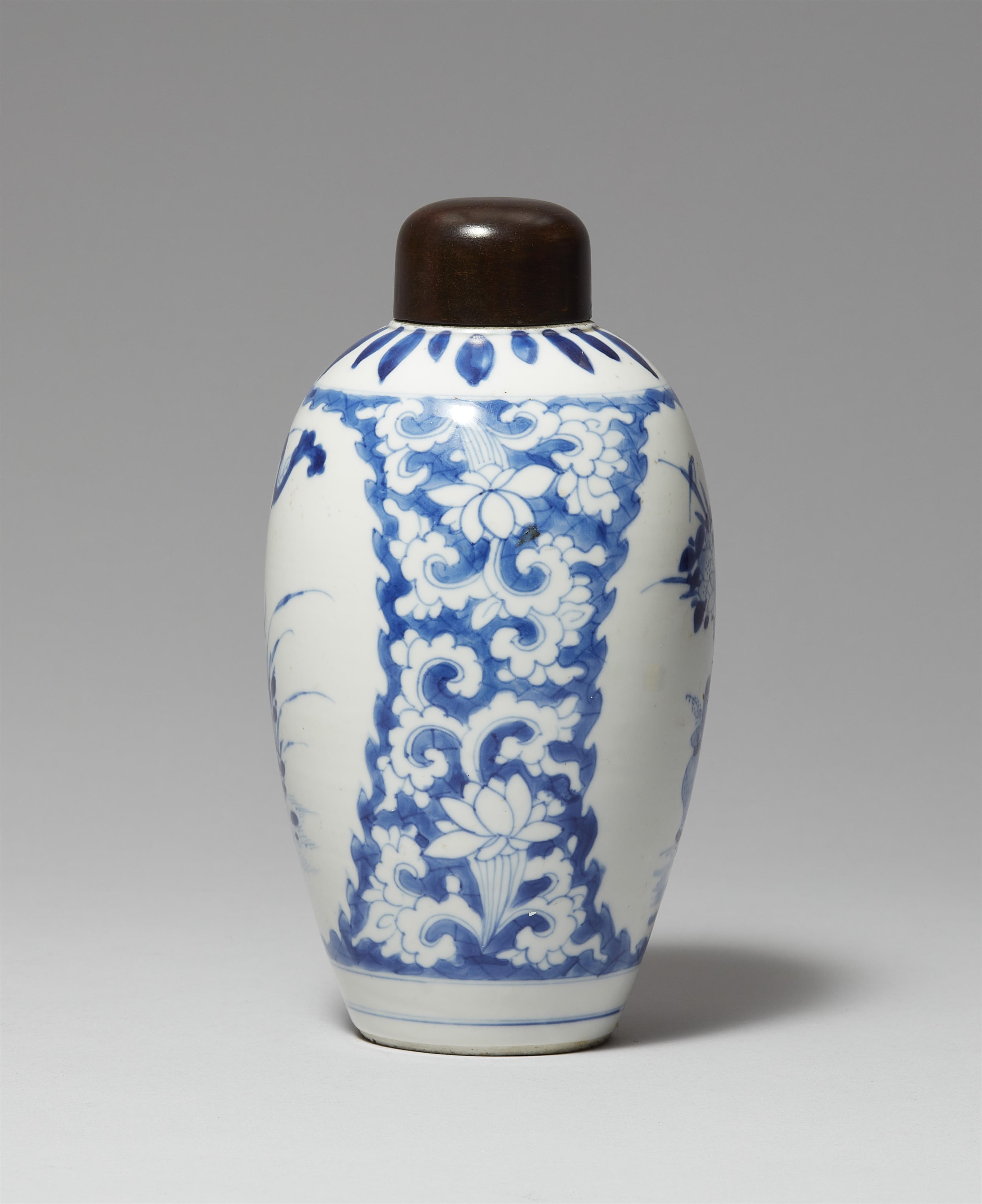 Blau-weiße Vase. Kangxi-Periode (1662–1722) - image-4