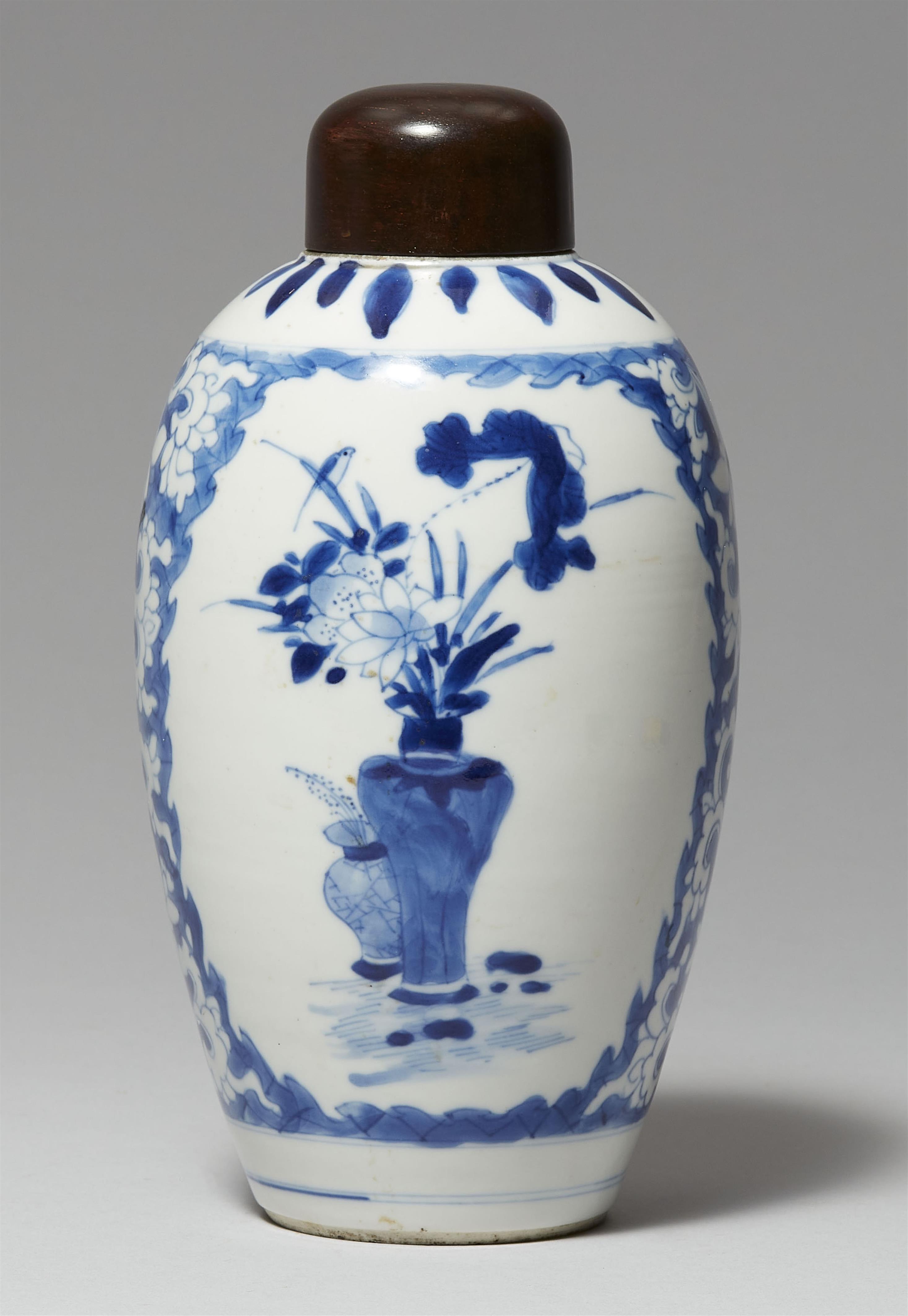 A blue and white ovoid vase. Kangxi period (1662–1722) - image-1