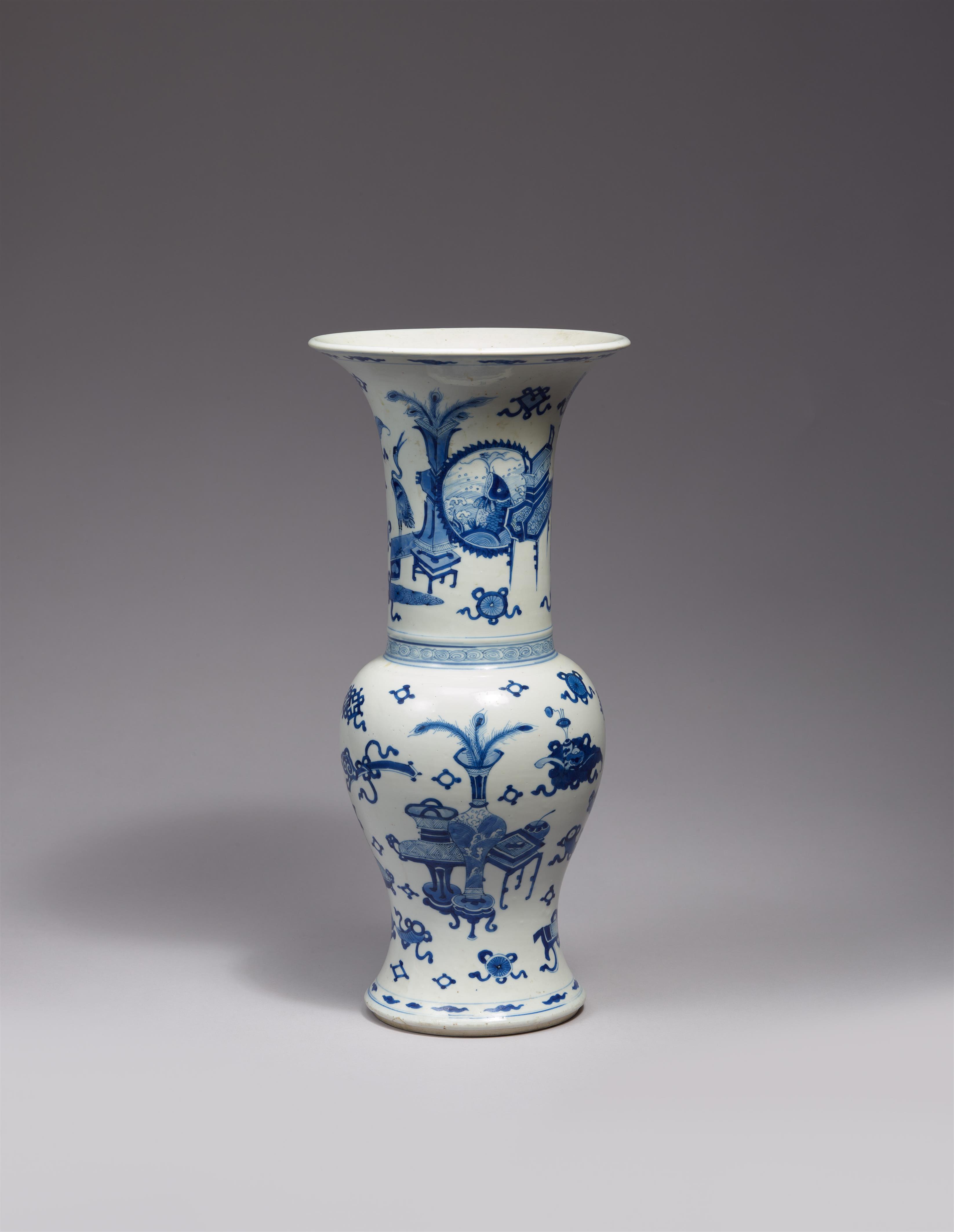 A blue and white yenyen vase, fengweizun (phoenix tail). Kangxi period (1662–1722) - image-2