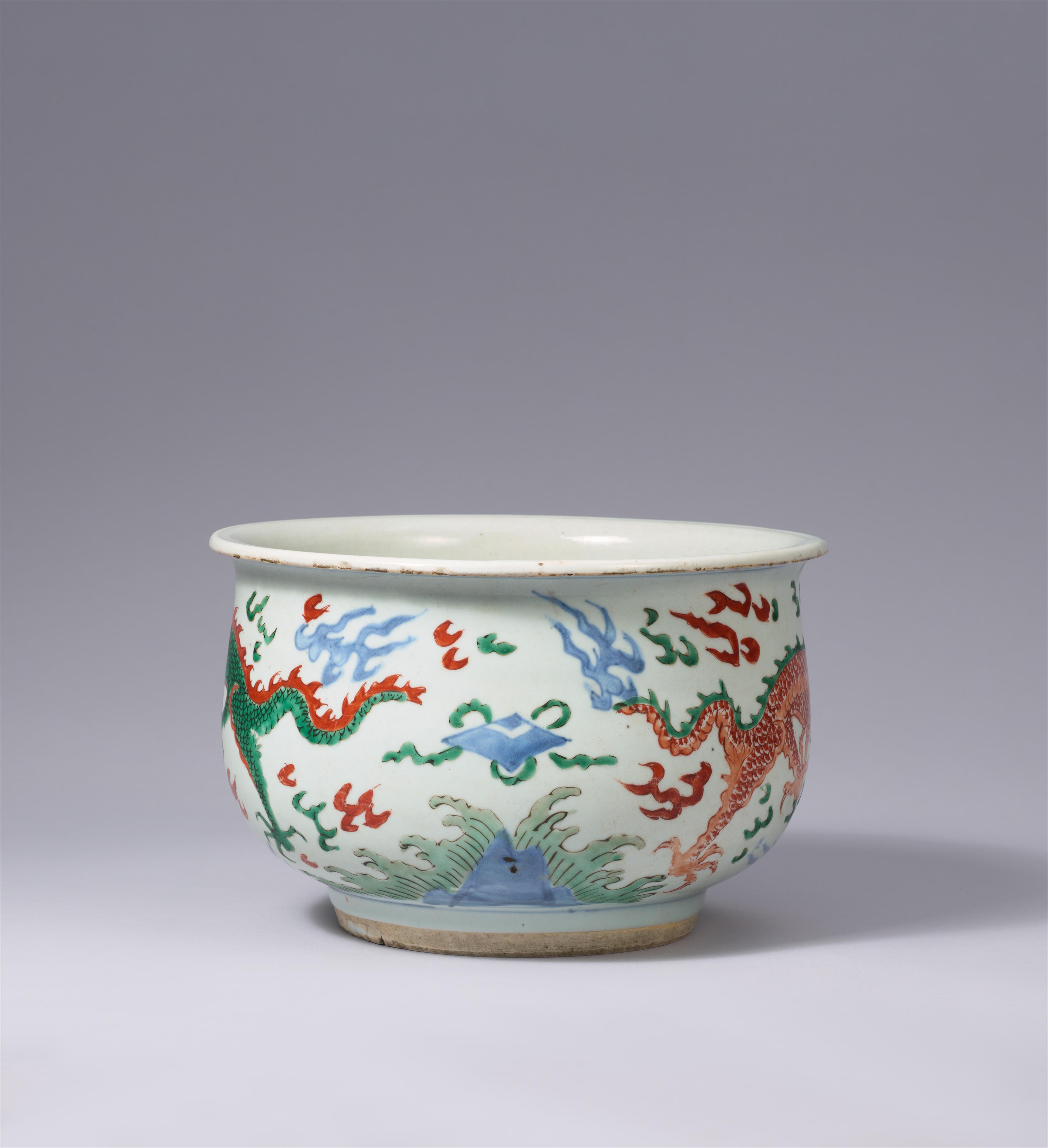 A wucai-dragon censer. Kangxi period (1662–1722), 17th century - image-2