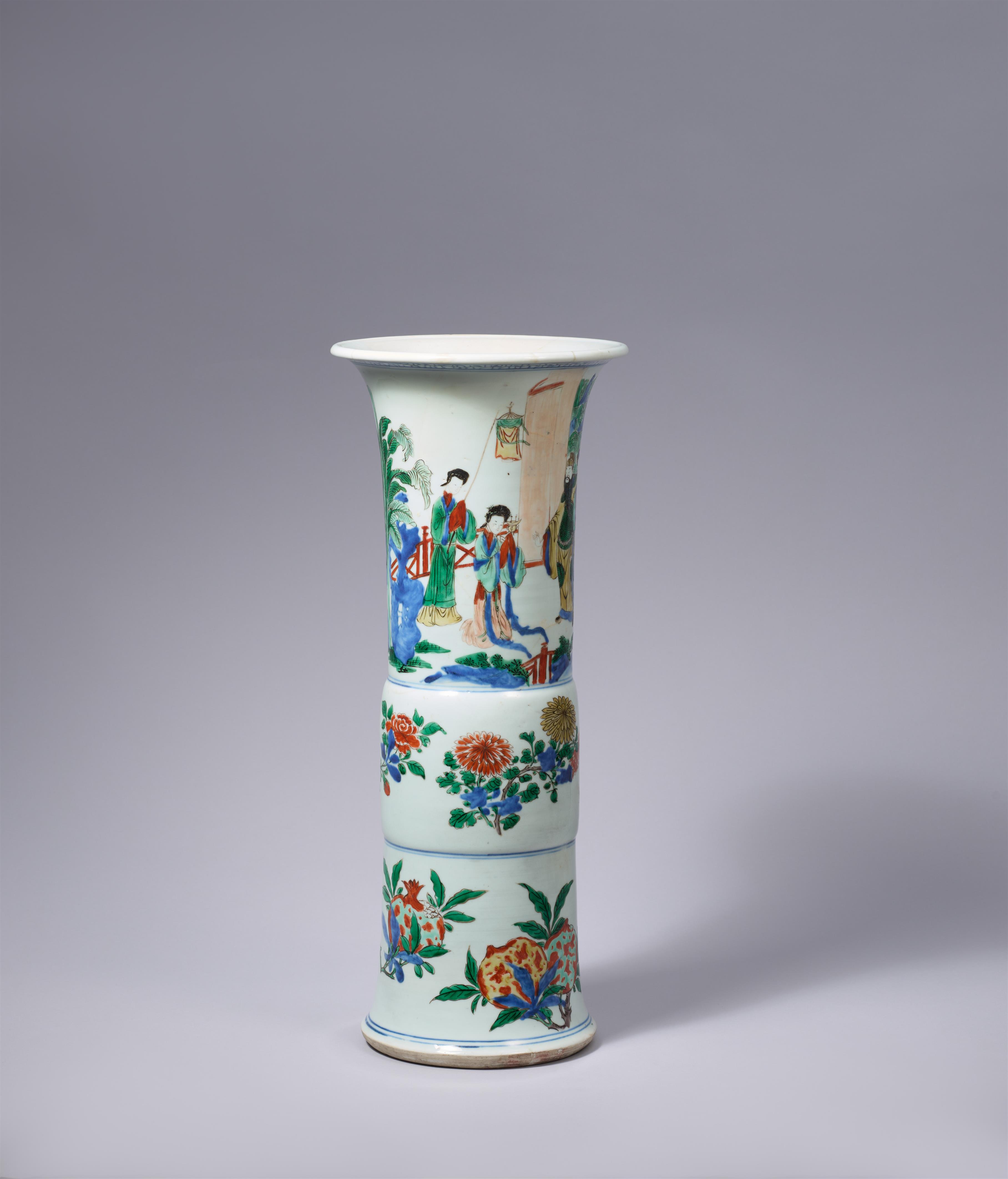 A wucai gu-shaped beaker vase. Late 17th century - image-2