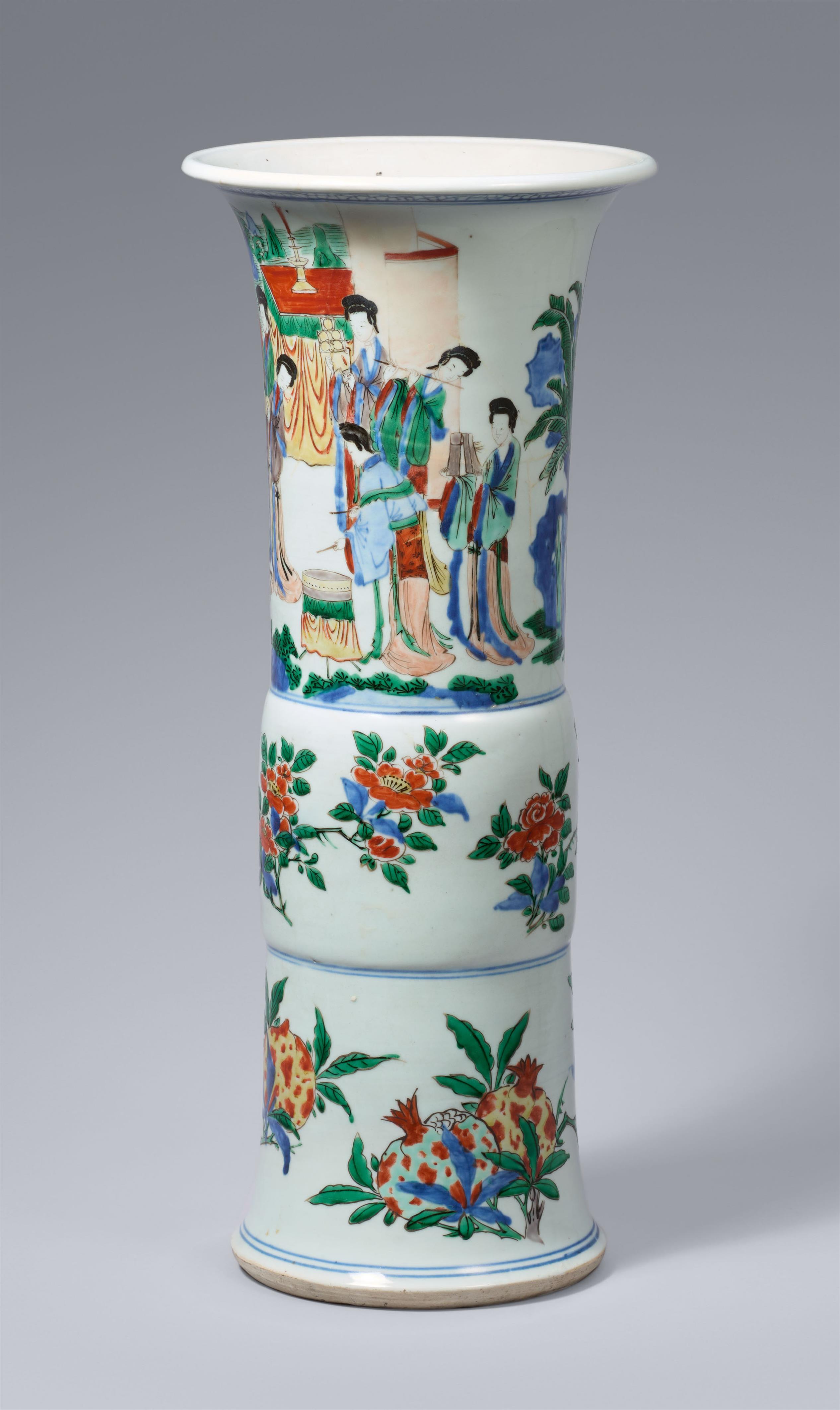 A wucai gu-shaped beaker vase. Late 17th century - image-1