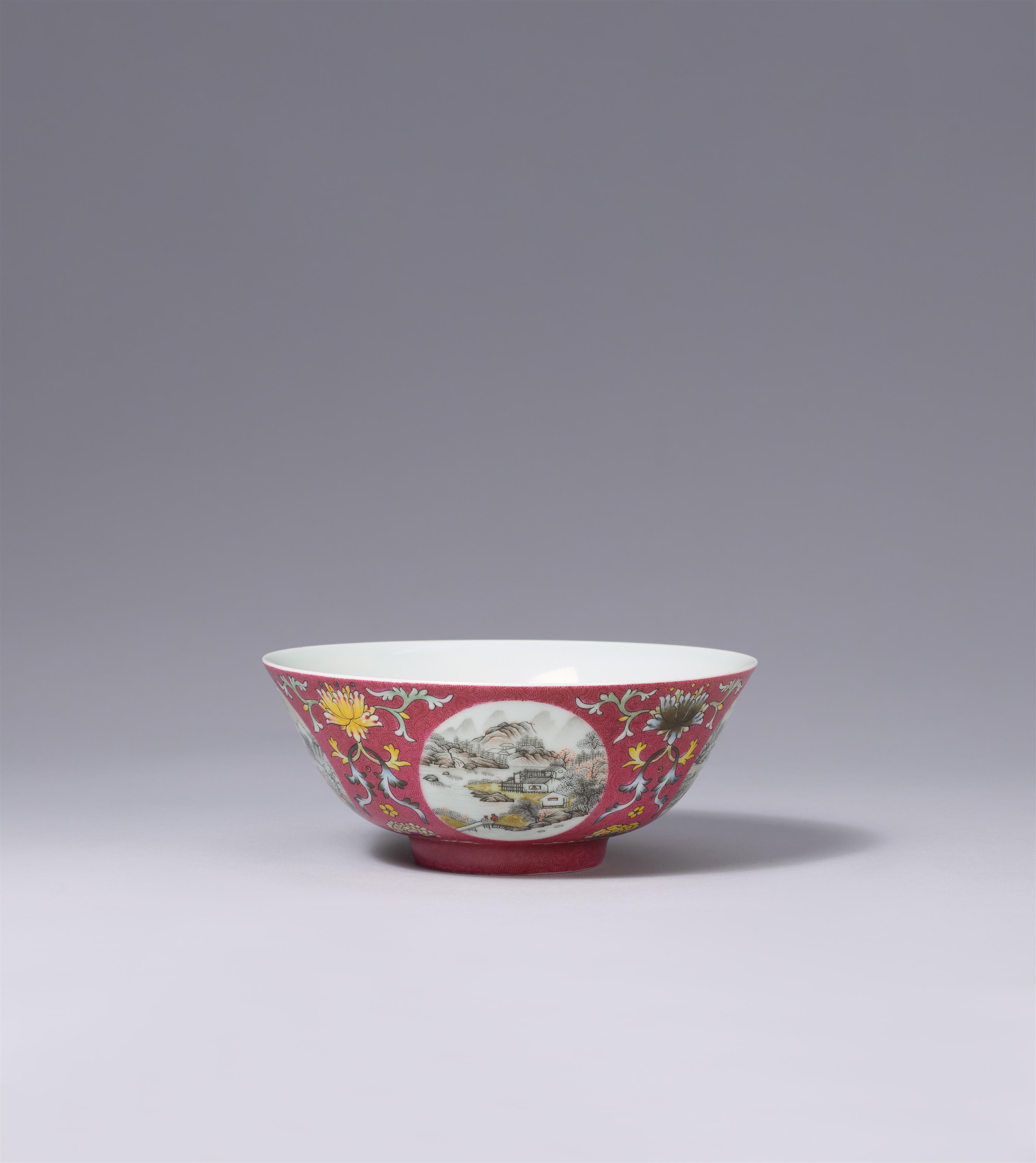 A famille rose ruby-ground sgraffiato medallion bowl. 19th/20th century - image-3