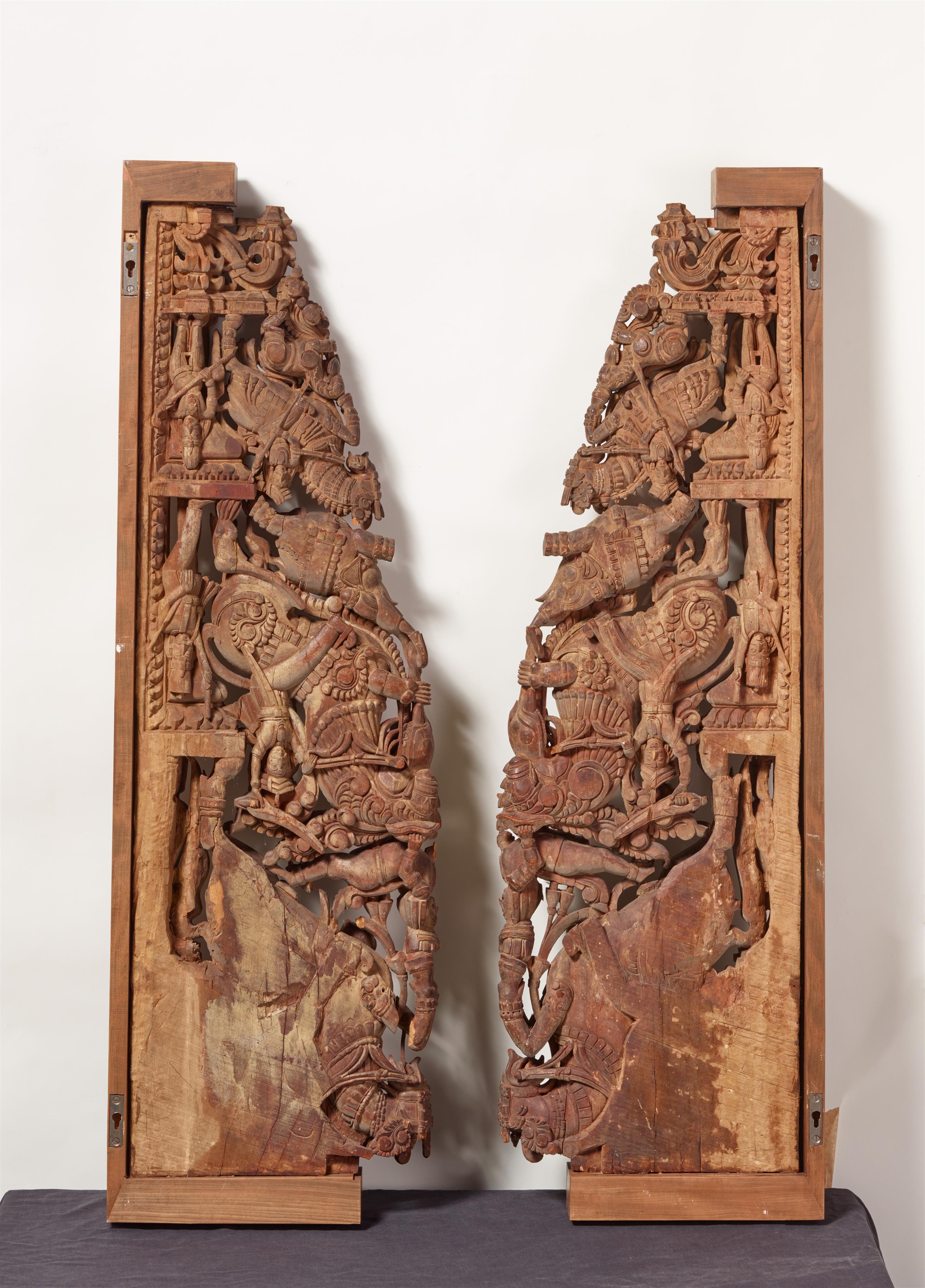 A pair of carved possibly teak wood architectural brackets. Southern India, Tamil Nadu 19th/early 20th century - image-2