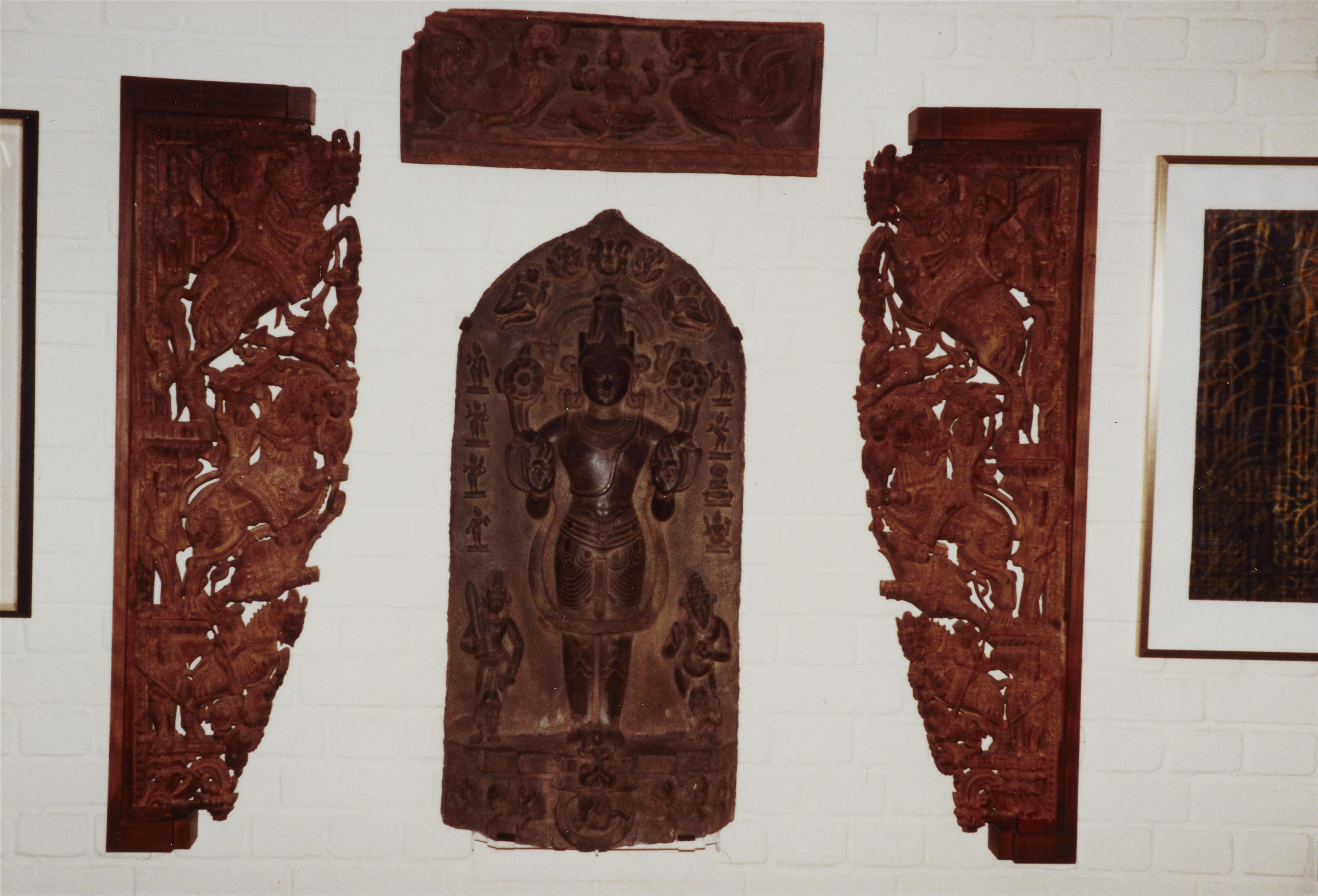 A pair of carved possibly teak wood architectural brackets. Southern India, Tamil Nadu 19th/early 20th century - image-3