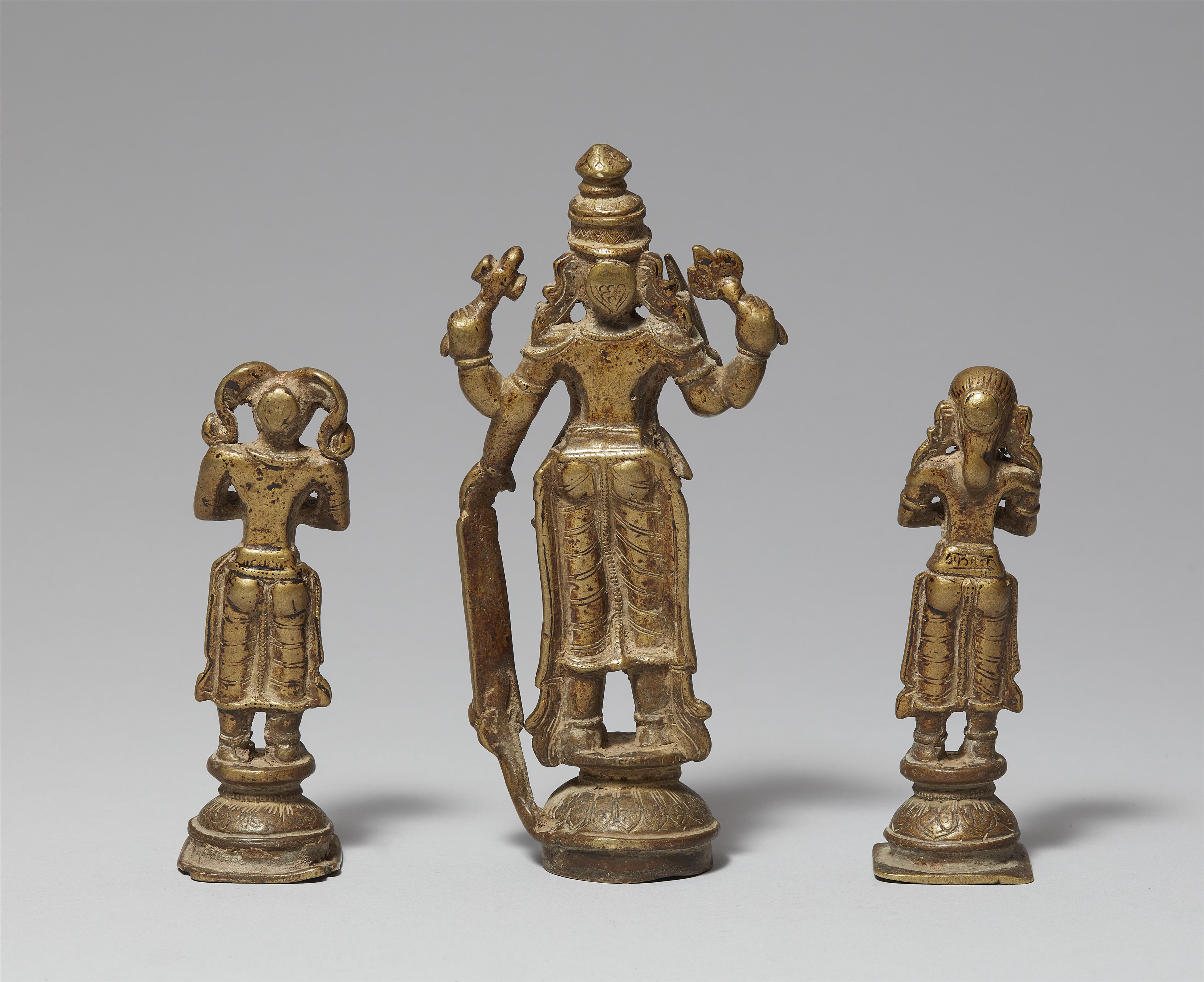 An Indian copper alloy figure group of Virabhadra. Maharashtra/Karnataka. 19th century - image-3