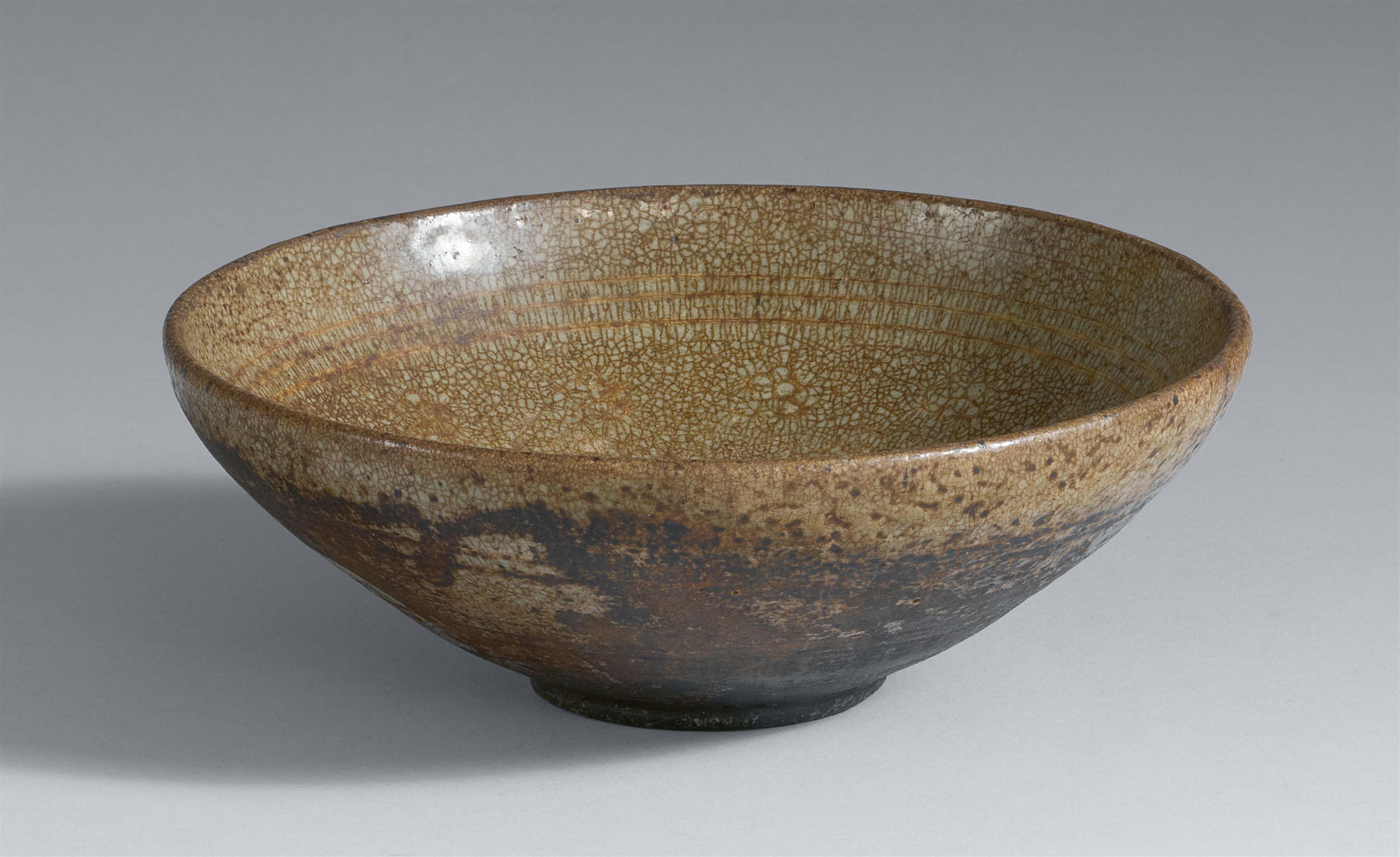 A wide bowl. Probably Karatsu. Kyûshû. Edo period, ca. 17th century - image-1