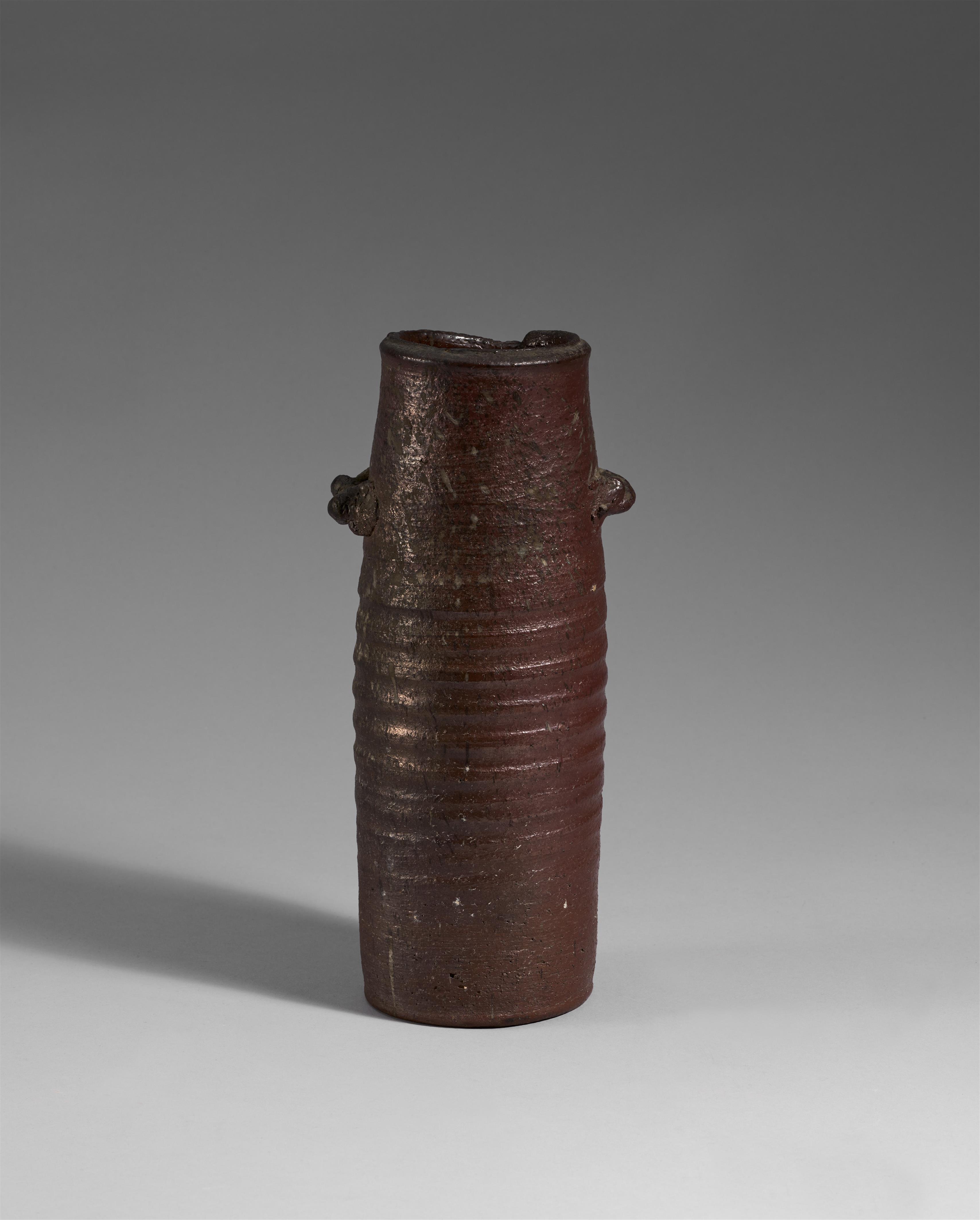 A tall slender vase. Possibly Bizen. Edo period - image-2