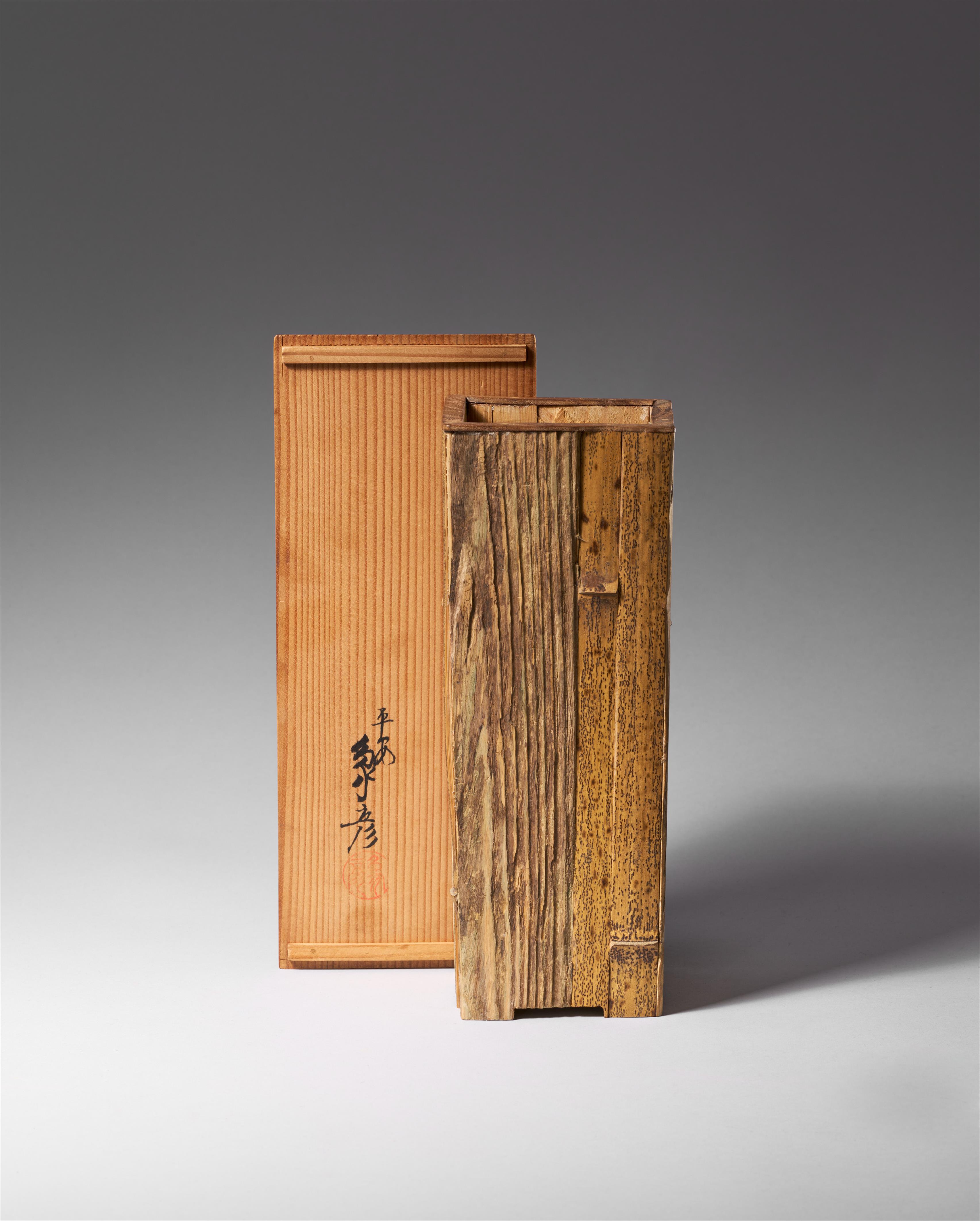 A wood and bamboo ikebana vase. Early 20th century - image-2