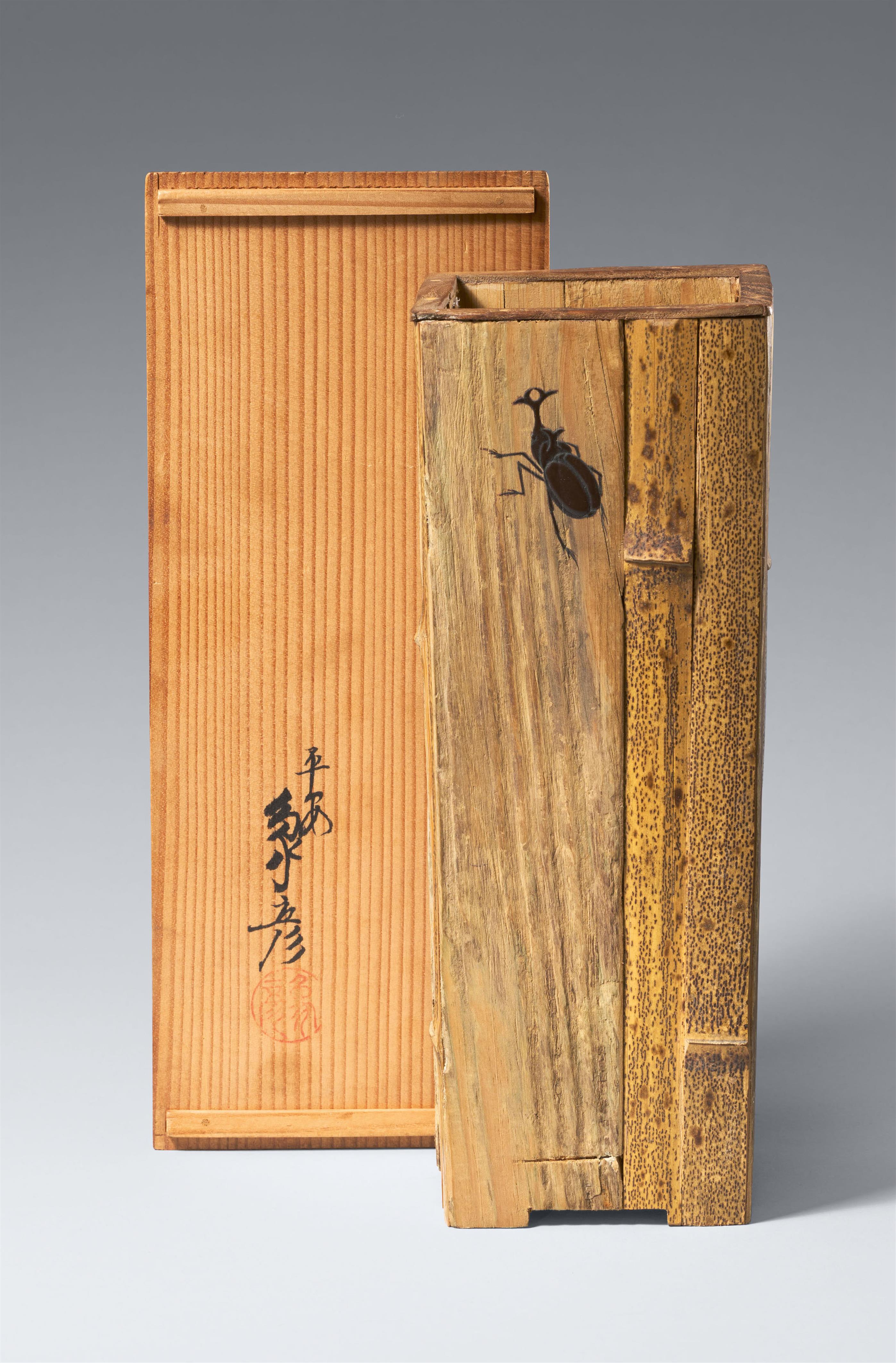 A wood and bamboo ikebana vase. Early 20th century - image-1