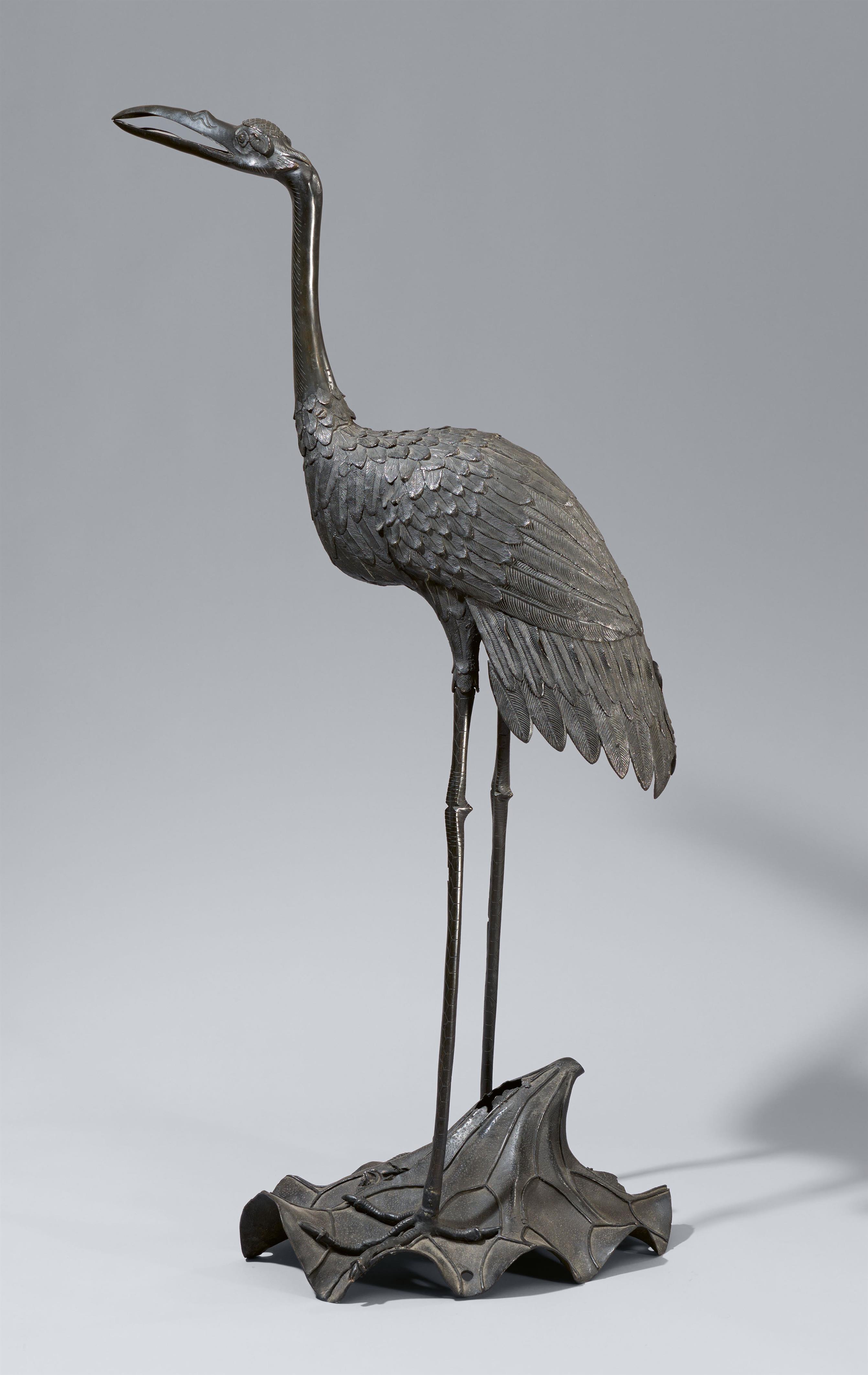 A very large bronze figure of a crane. Late 19th century - image-2