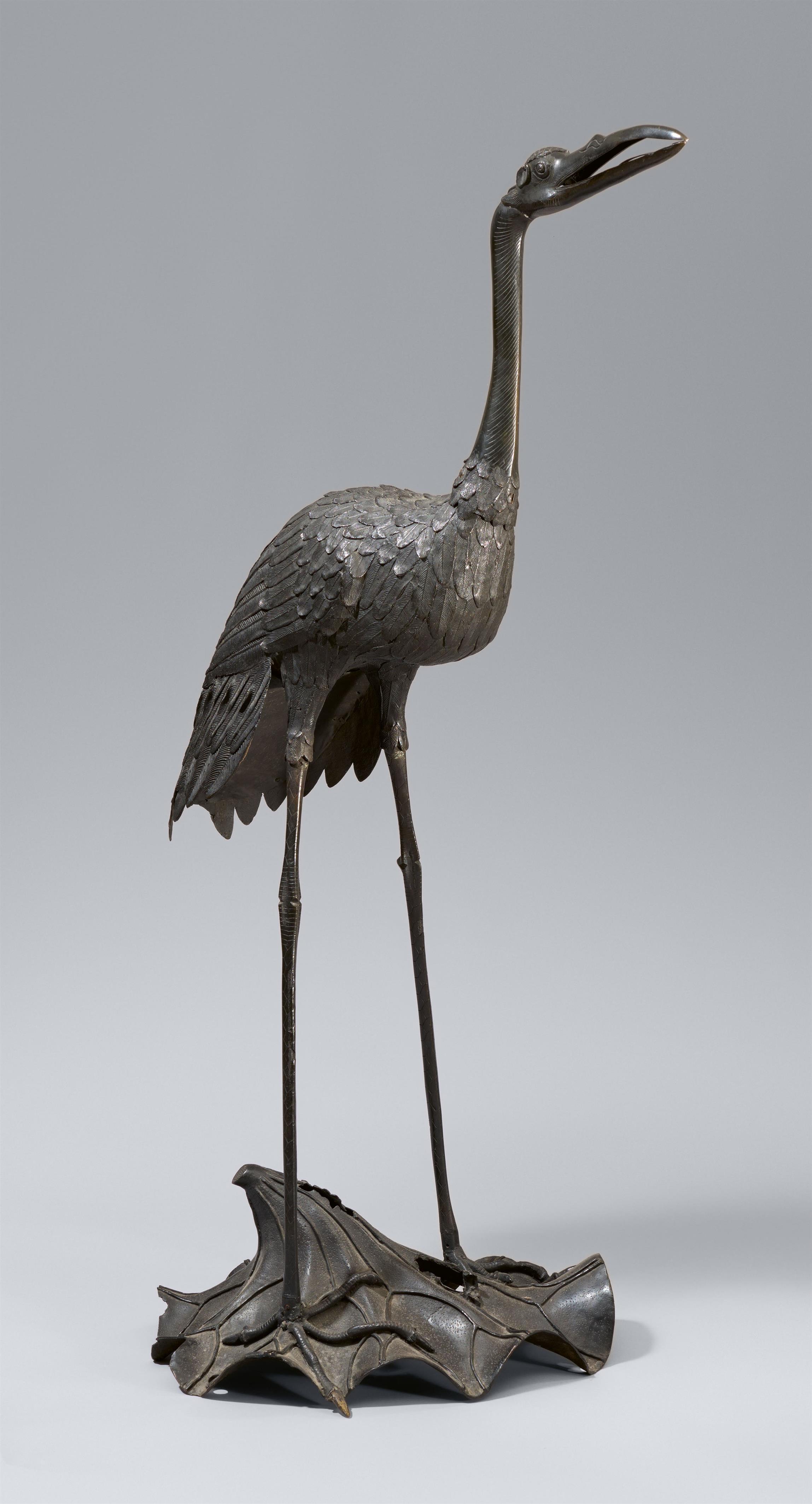 A very large bronze figure of a crane. Late 19th century - image-1